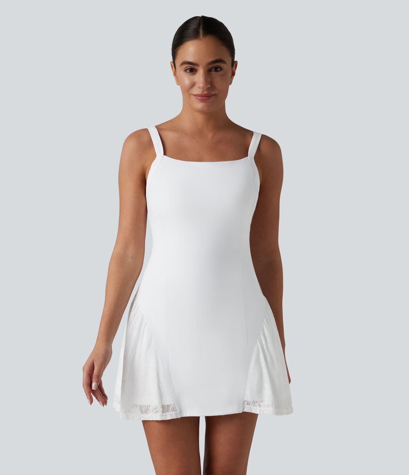 Robe de tennis Easy Peasy SoftlyZero™ dos croisé avec dentelle contrastée, brassière intégrée, à effet frais InstantCool et poches, protection solaire UPF50+