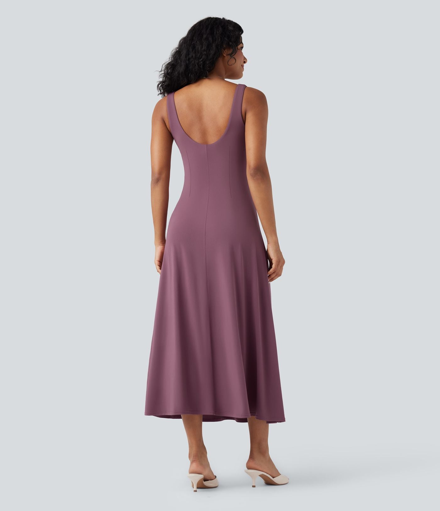 Robe midi sans manches à encolure carrée et dos échancré avec fente