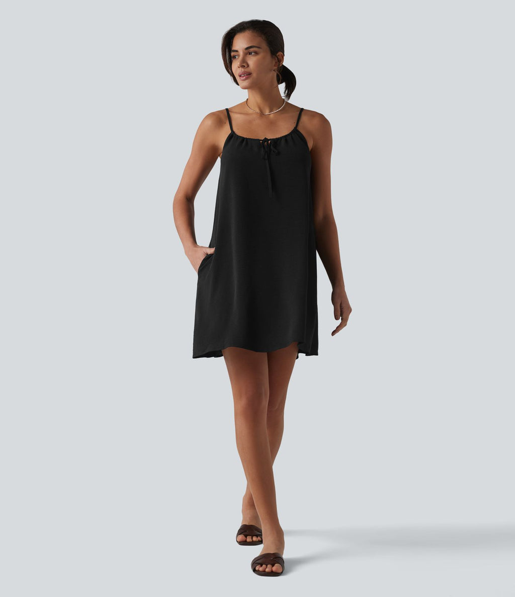 Robe courte à bretelles aspect lin avec laçage décoratif et poches
