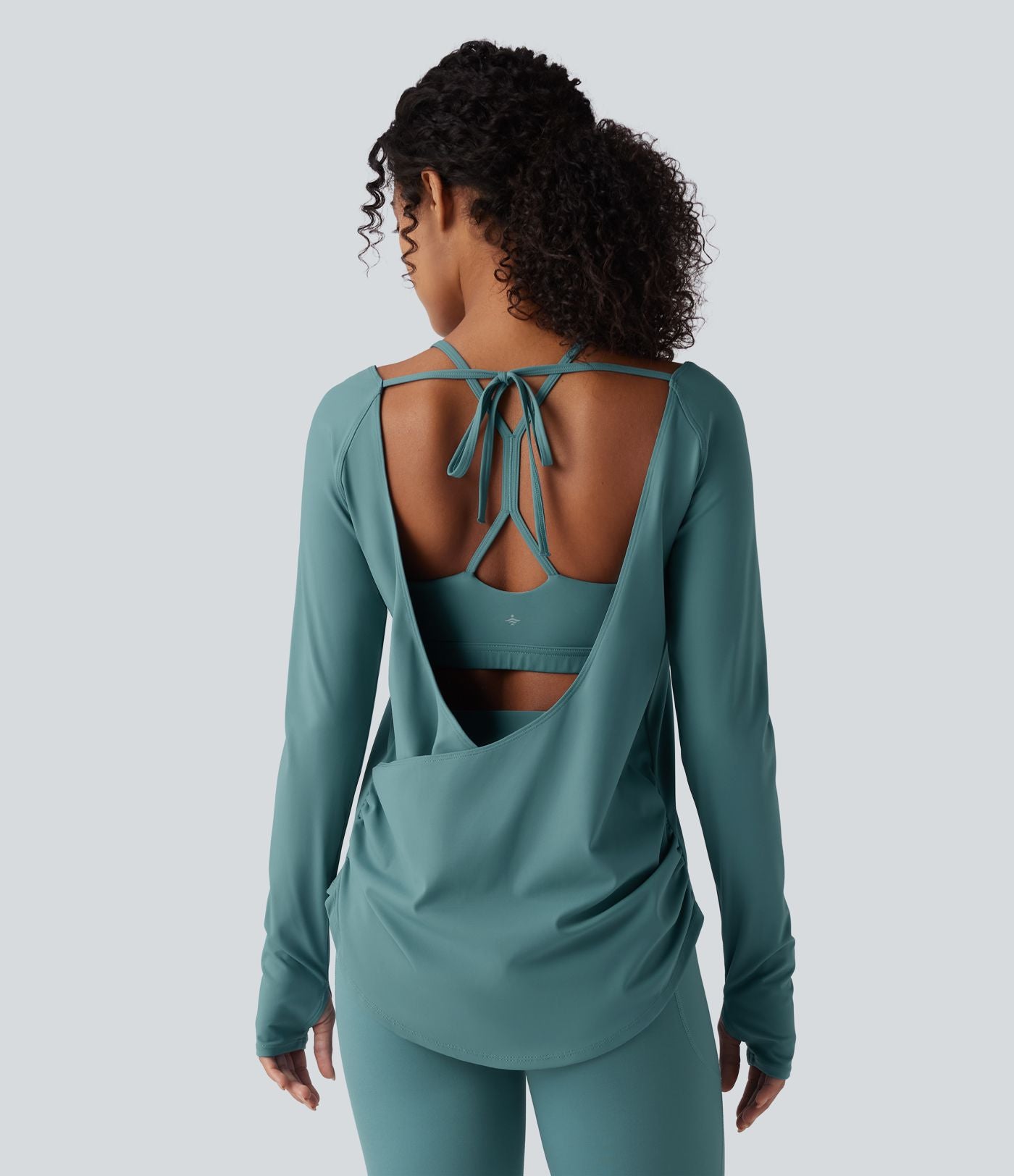 Top de sport yoga 2-en-1 SoftlyZero™ Airy dos nu croisé à manches longues avec passage de pouce, fronces et ourlet courbe - UPF50+