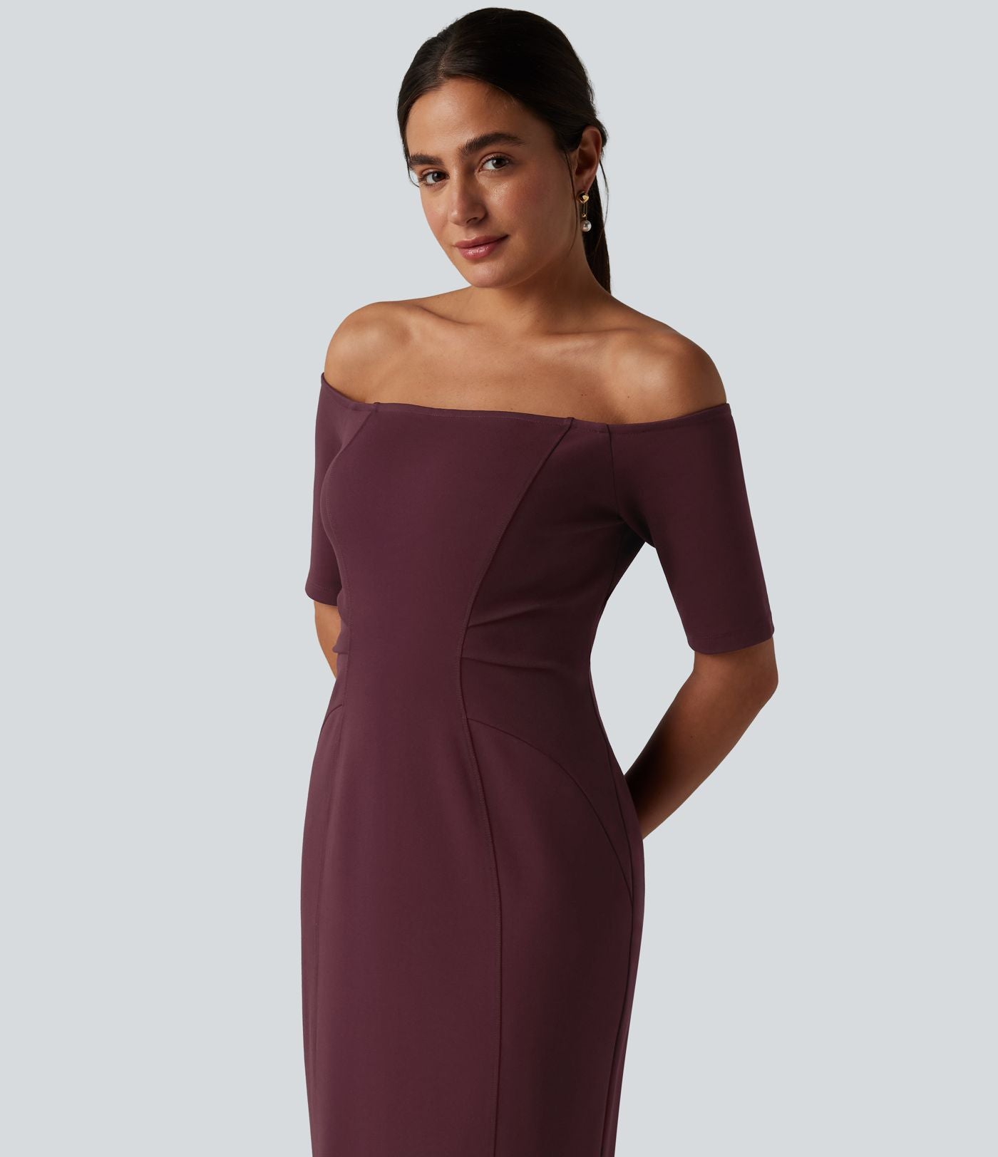 Robe midi moulante épaules dénudées manches courtes