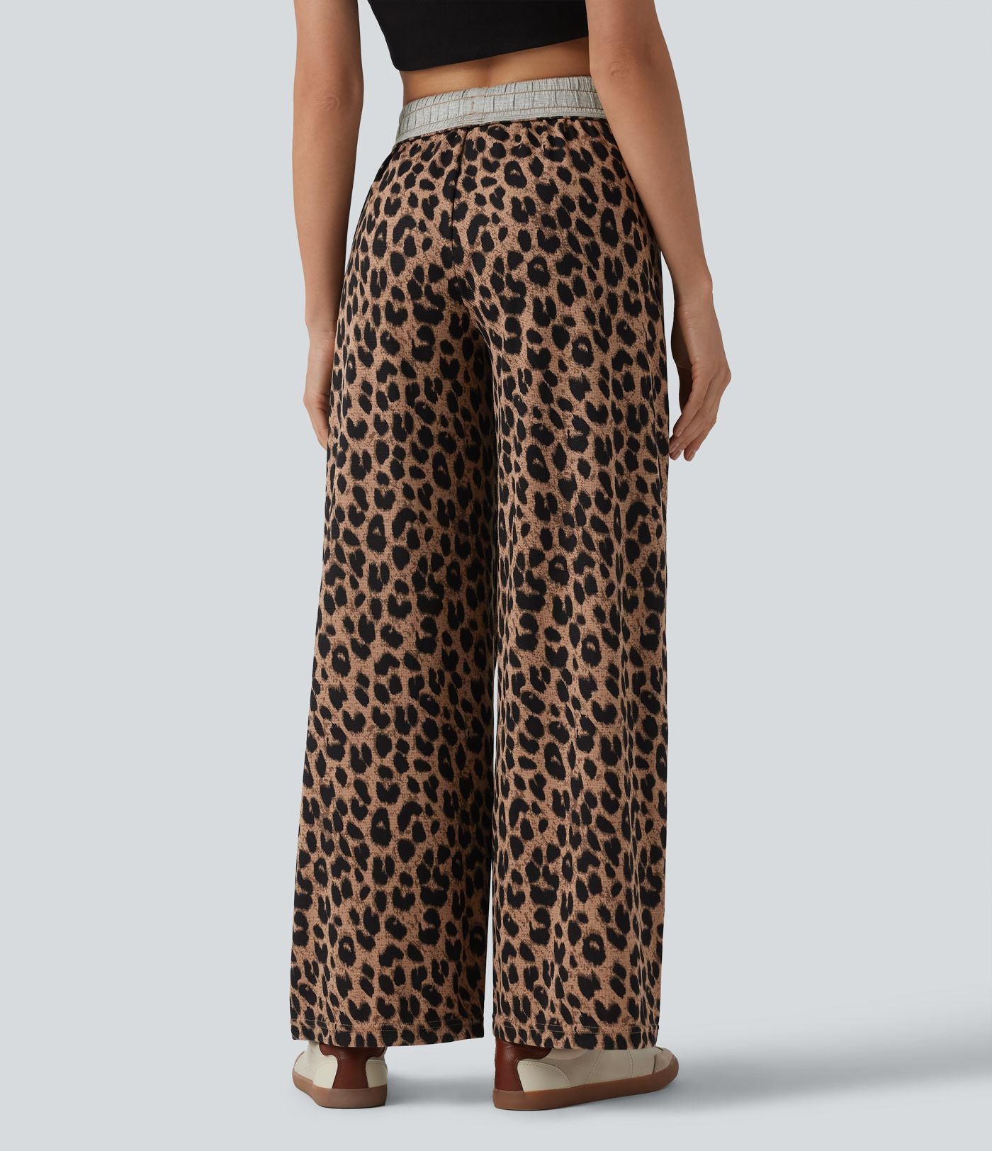 Pantalon ample taille haute rabattable en tissu gaufré imprimé léopard avec cordon de serrage et poches