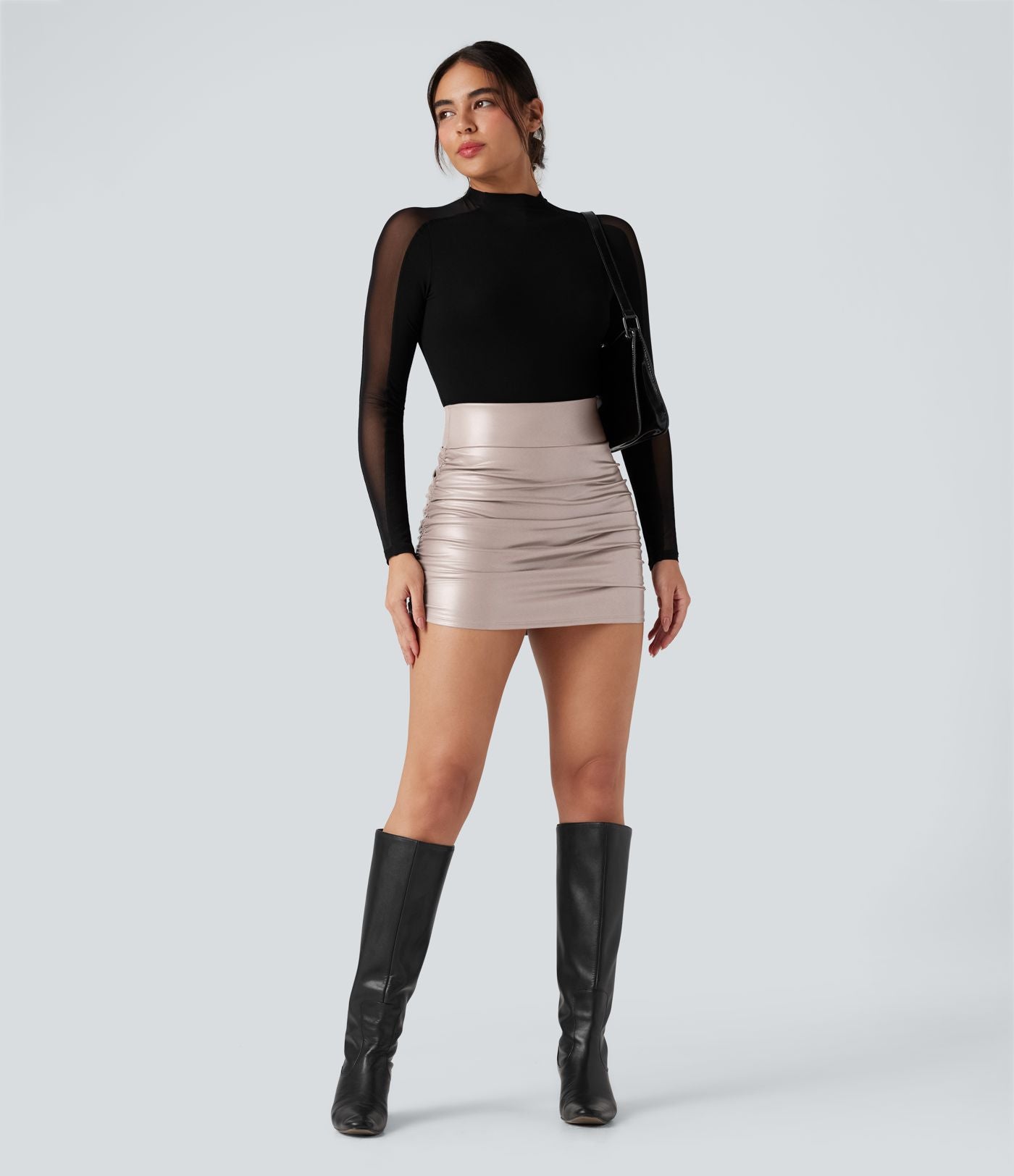 Jupe courte moulante 2-en-1 SoCinched gainante taille haute similicuir polaire froncée ourlet arrondi
