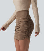 Jupe-short mini moulante taille haute gainante froncée en daim avec ourlet arrondi