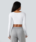 Haut de sport yoga SoftlyZero™ Airy court col V découpes torsadé effet frais InstantCool manches longues avec passe-pouces, protection solaire UPF50+