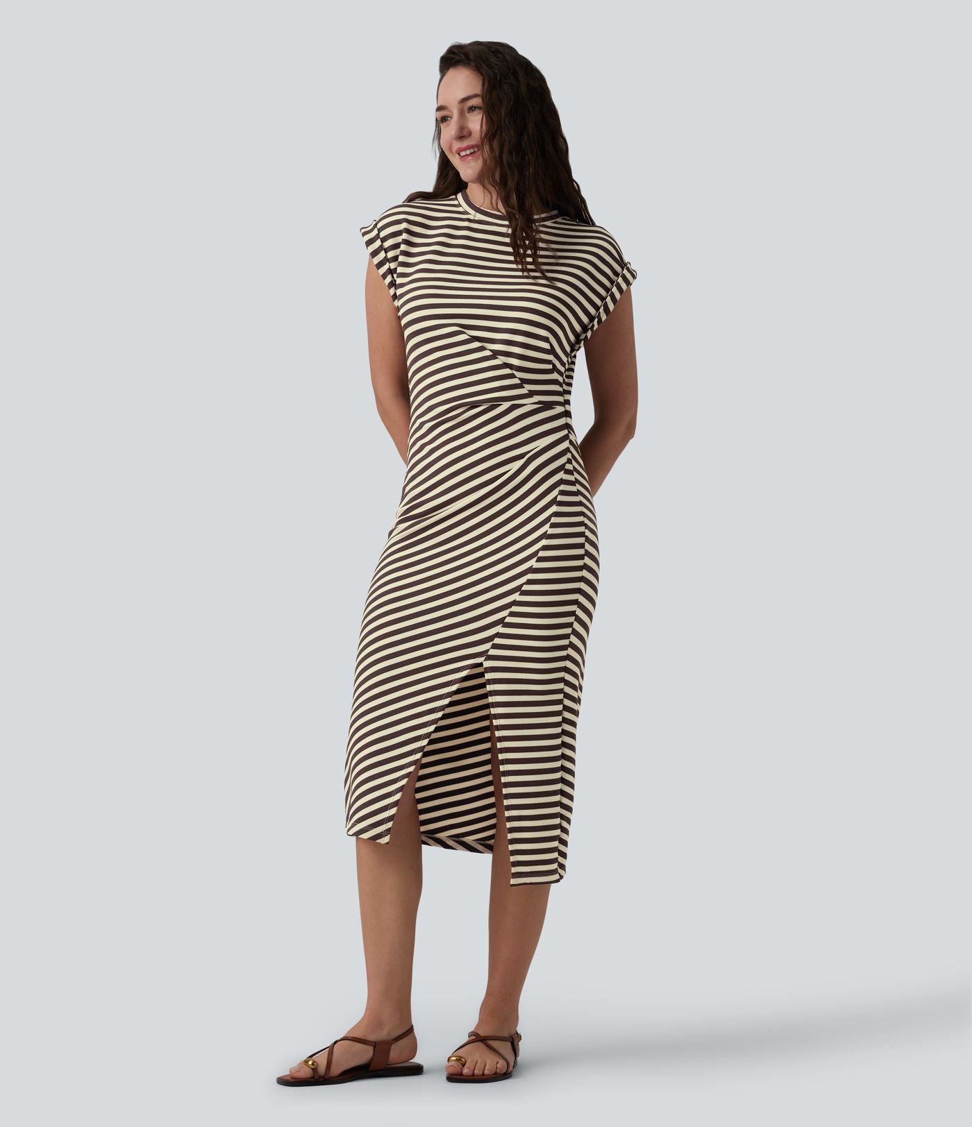Robe T-shirt casual midi col rond manches courtes rayures gauffrées à ourlet asymétrique fendu