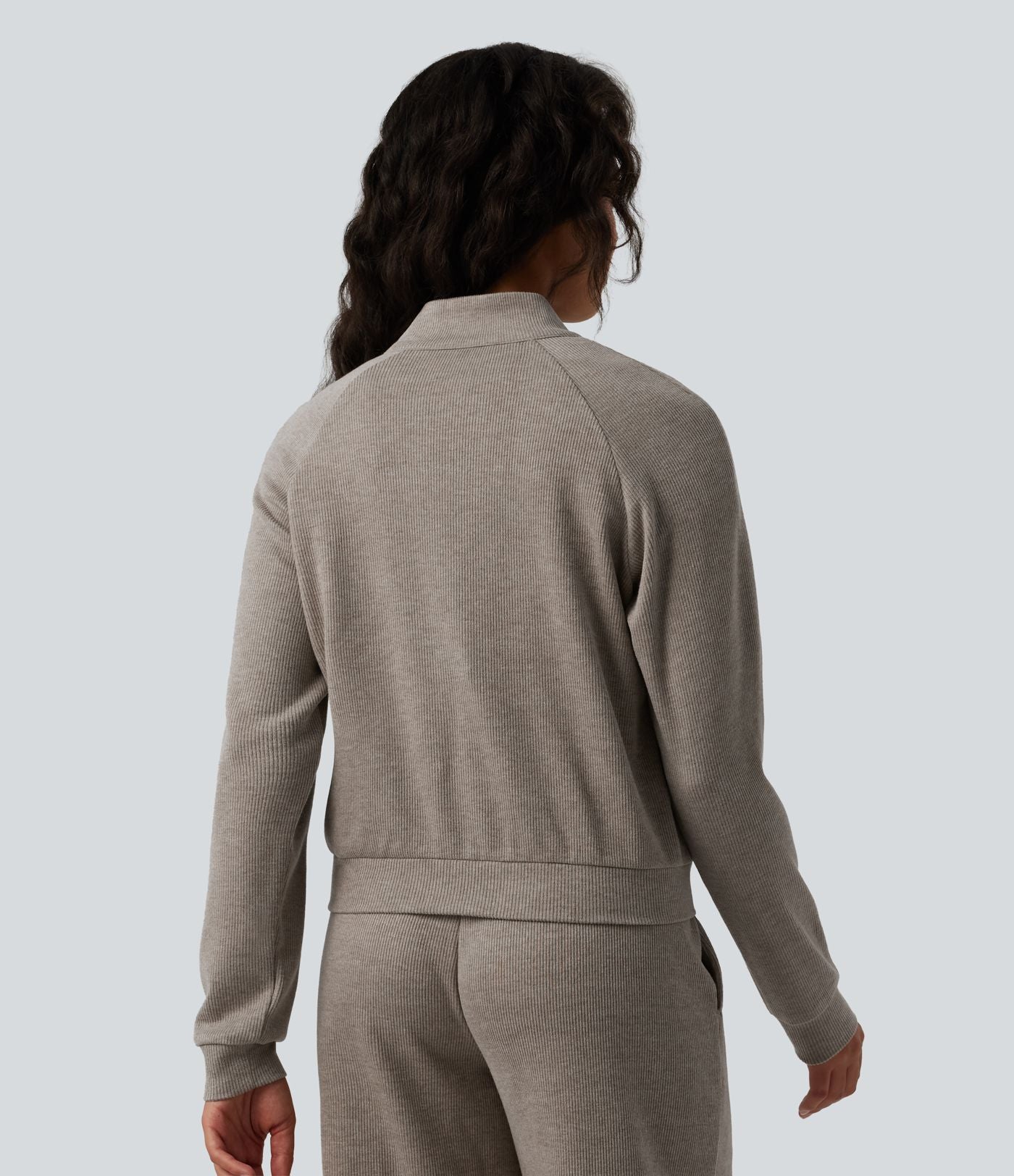 Veste casual côtelée à col montant, manches longues et fermeture zippée avec poches
