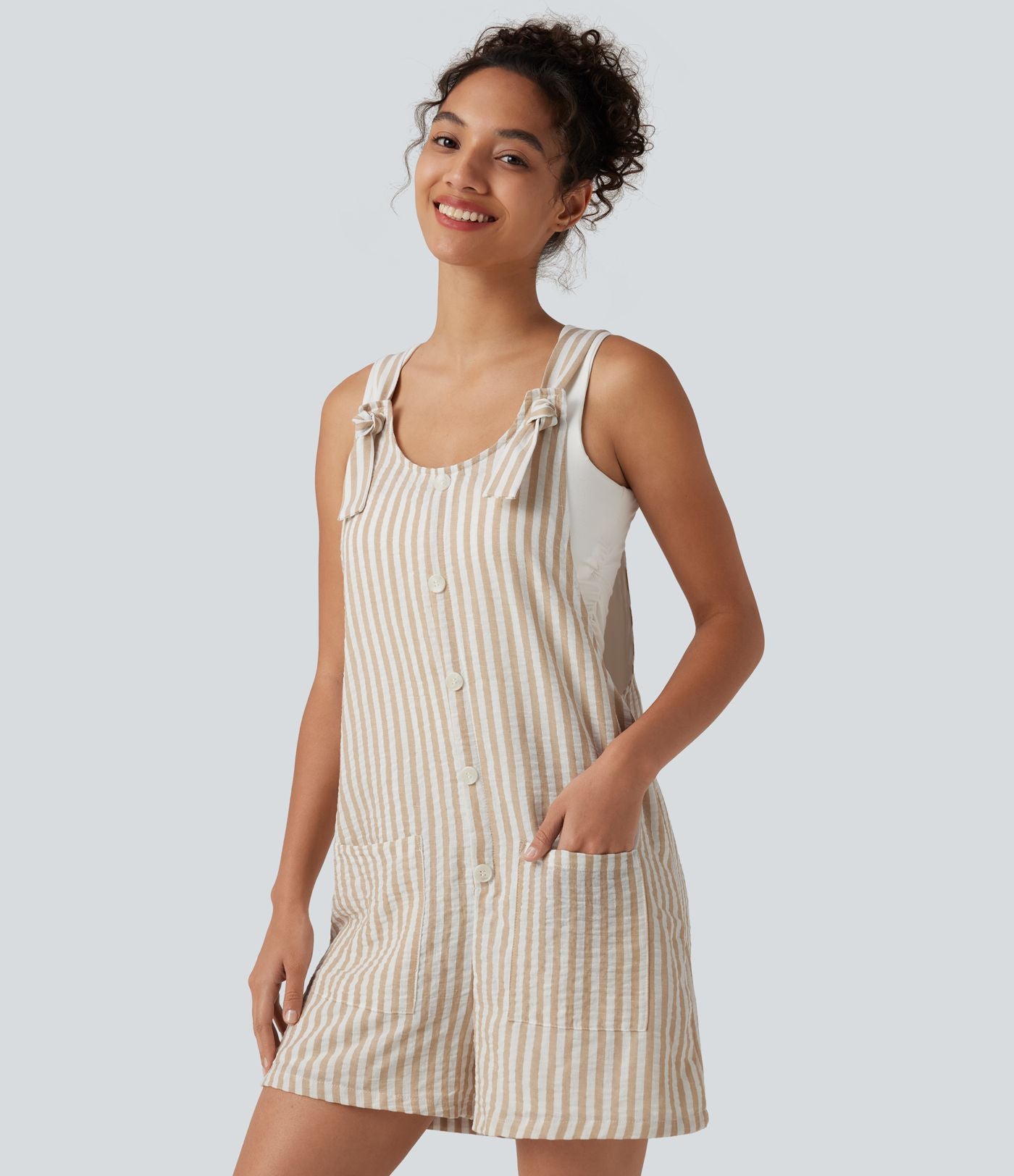Salopette short casual rayée à toucher lin avec bretelles nouées et poches