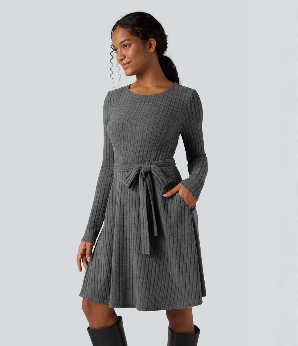 Robe côtelée ceinturée col rond manches longues avec poches
