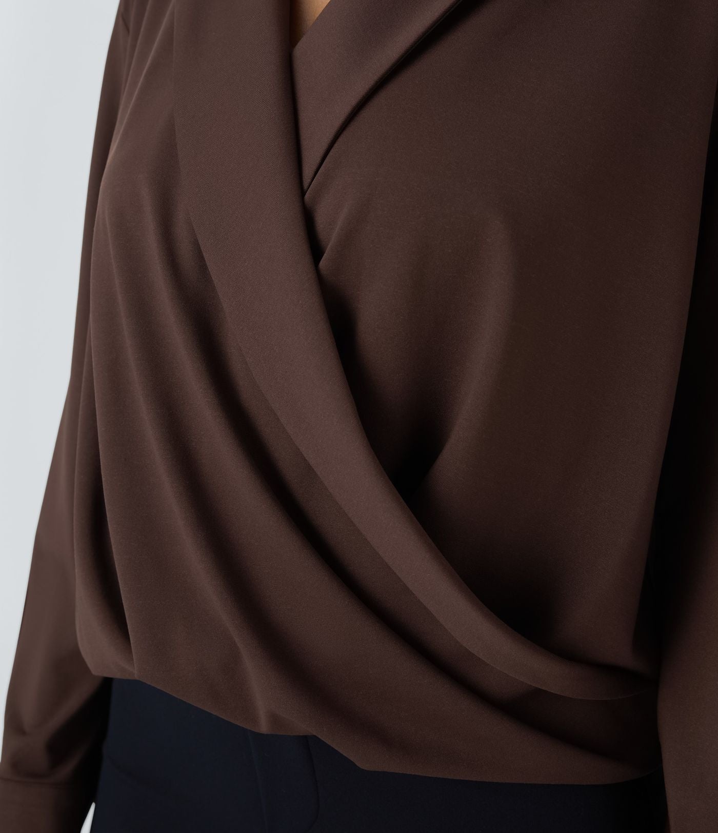 Chemise de travail à col cranté, coupe croisée et manches longues
