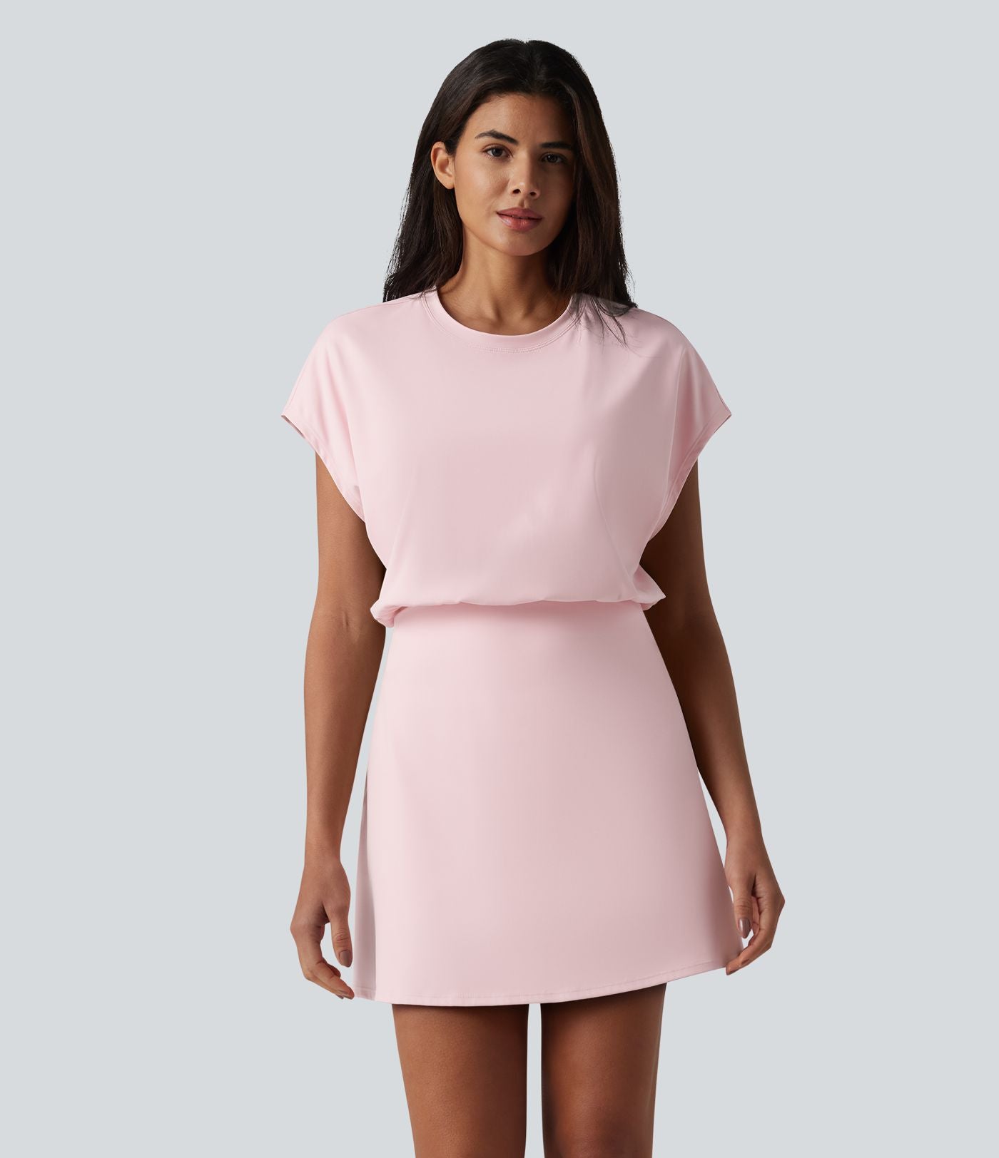 Robe de sport mini de yoga SoftlyZero™ Airy 2-en-1 effet frais InstantCool col rond à manches courtes, demi-zip et poches, accès facile Easy Peasy