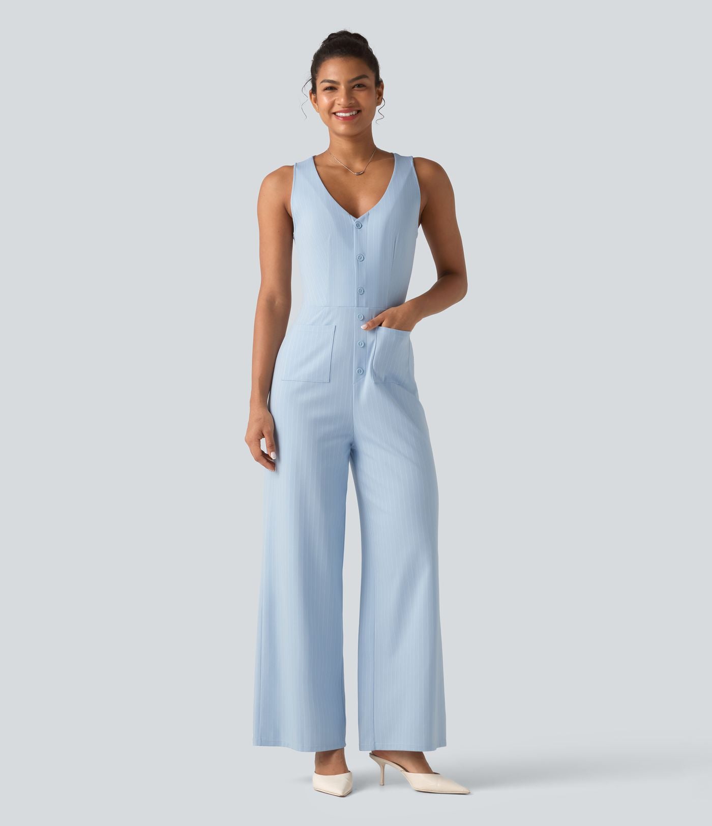 Combinaison tailleur rayée à jambes larges, décolleté en V, découpe et poches