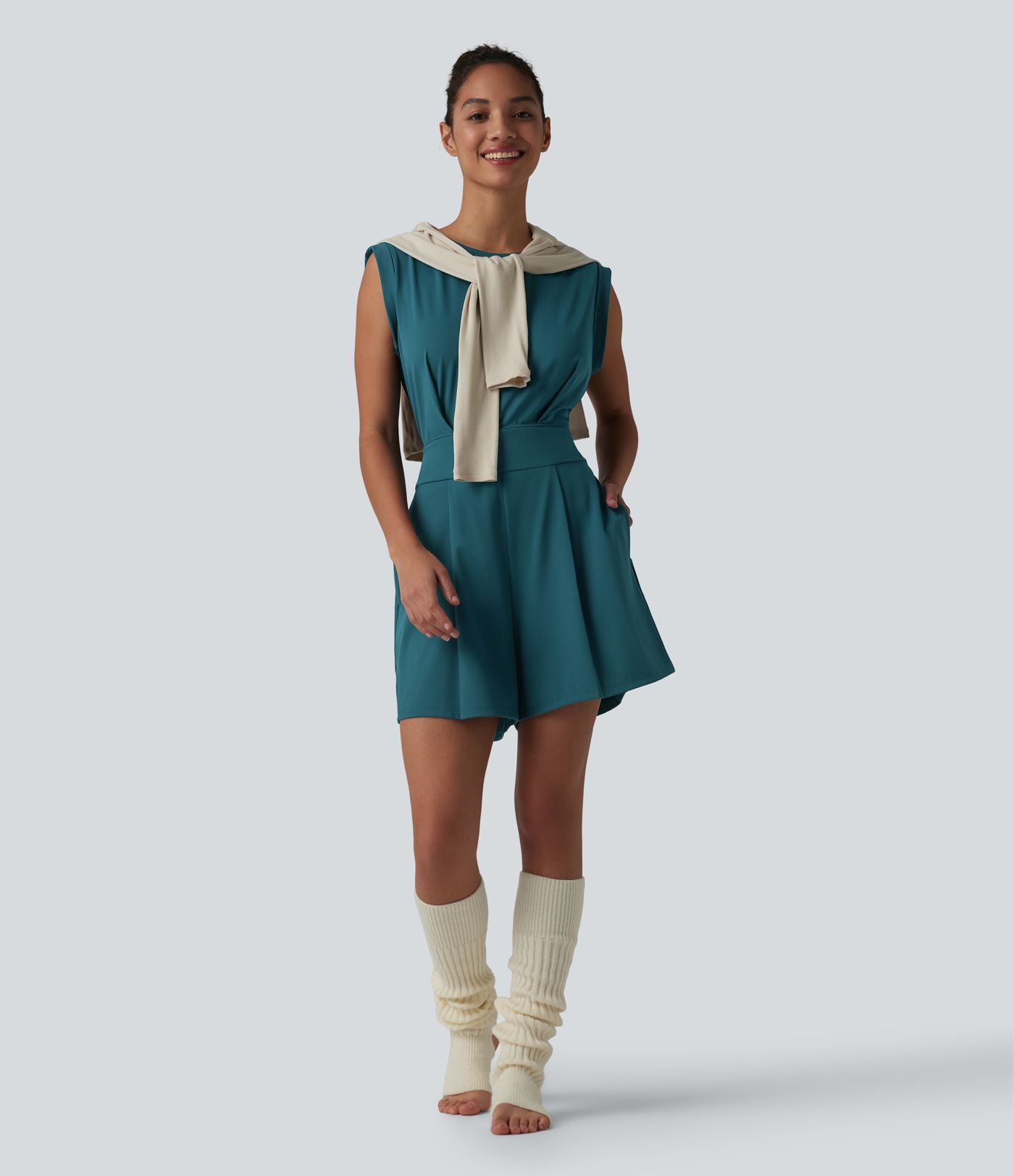 SoftlyZero™ QuickDry Combinaison-short yoga col rond sans manches avec découpe dos et poches — Easy Peasy