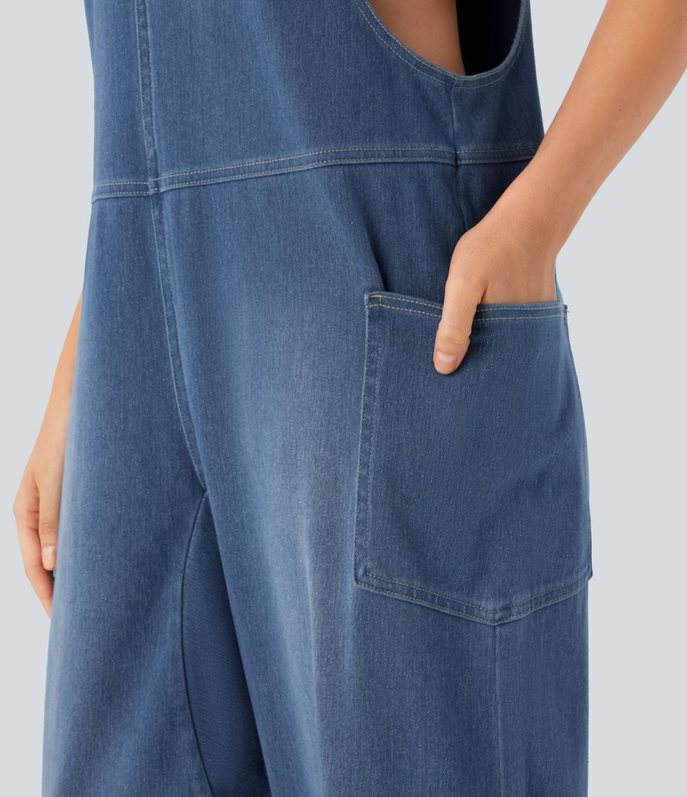 Salopette décontractée Halara Flex™ en denim extensible délavé, col V et poches latérales
