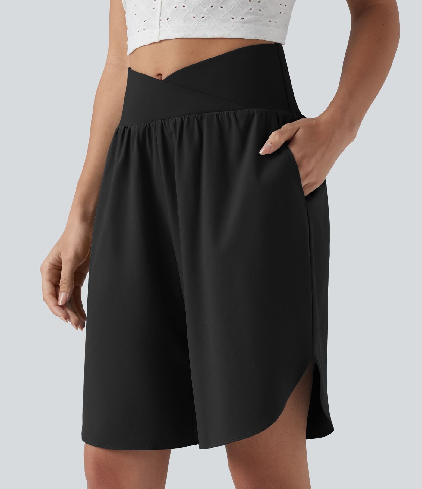 Short taille haute croisé séchage rapide avec ourlet arrondi Breezeful™ et poches
