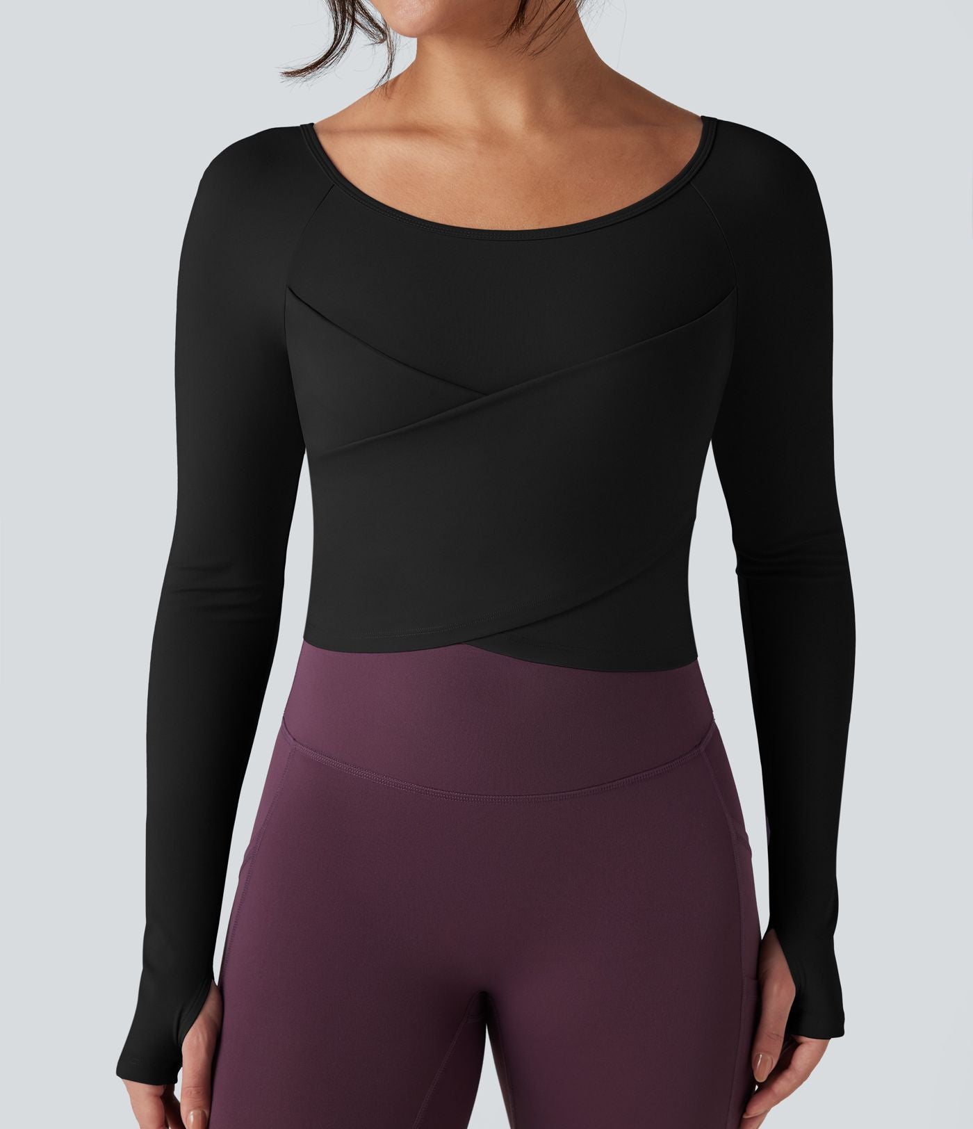 Top de sport yoga SoftlyZero™ Plush col rond ourlet croisé manches longues avec trous pouces