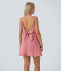 Robe courte aspect lin décolletée en V pour les vacances, à bretelles réglables, dos nu avec lien à nouer et poches latérales