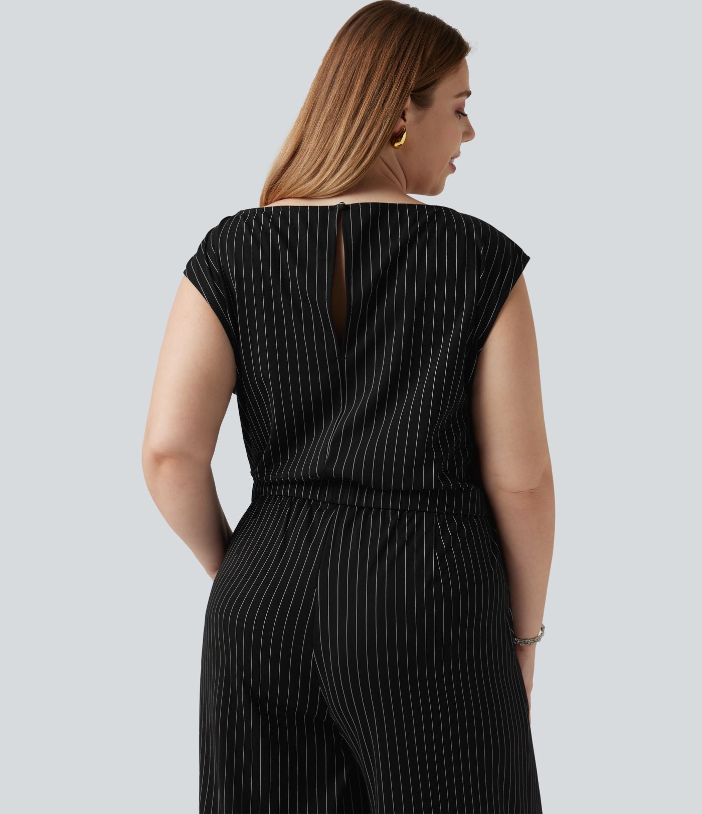 Combinaison grande taille rayée effet frais InstantCool à col bateau pour le bureau avec nœud sur le côté, poches et accès facile Easy Peasy