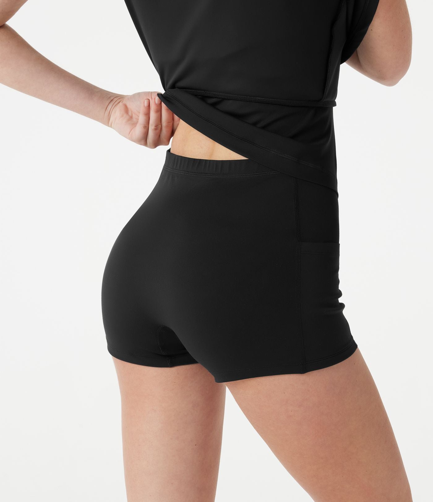 Robe sport de tennis mini SoftlyZero™ sans manches avec dentelle contrastée torsadée, brassière intégrée et poches - Easy Peasy - UPF50+