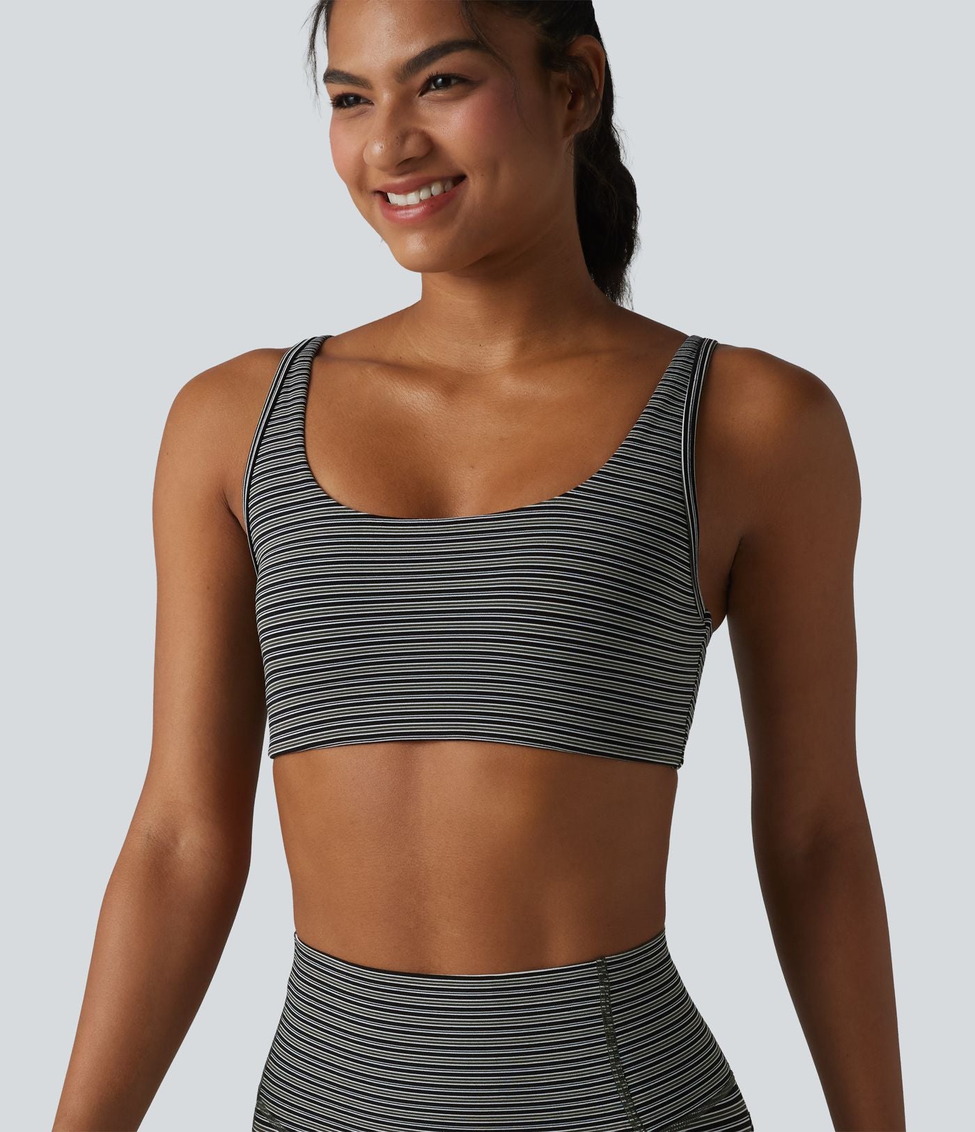 Brassière de sport Halara UltraSculpt™ à rayures jacquard, maintien léger, décolleté en U et découpe intégrée