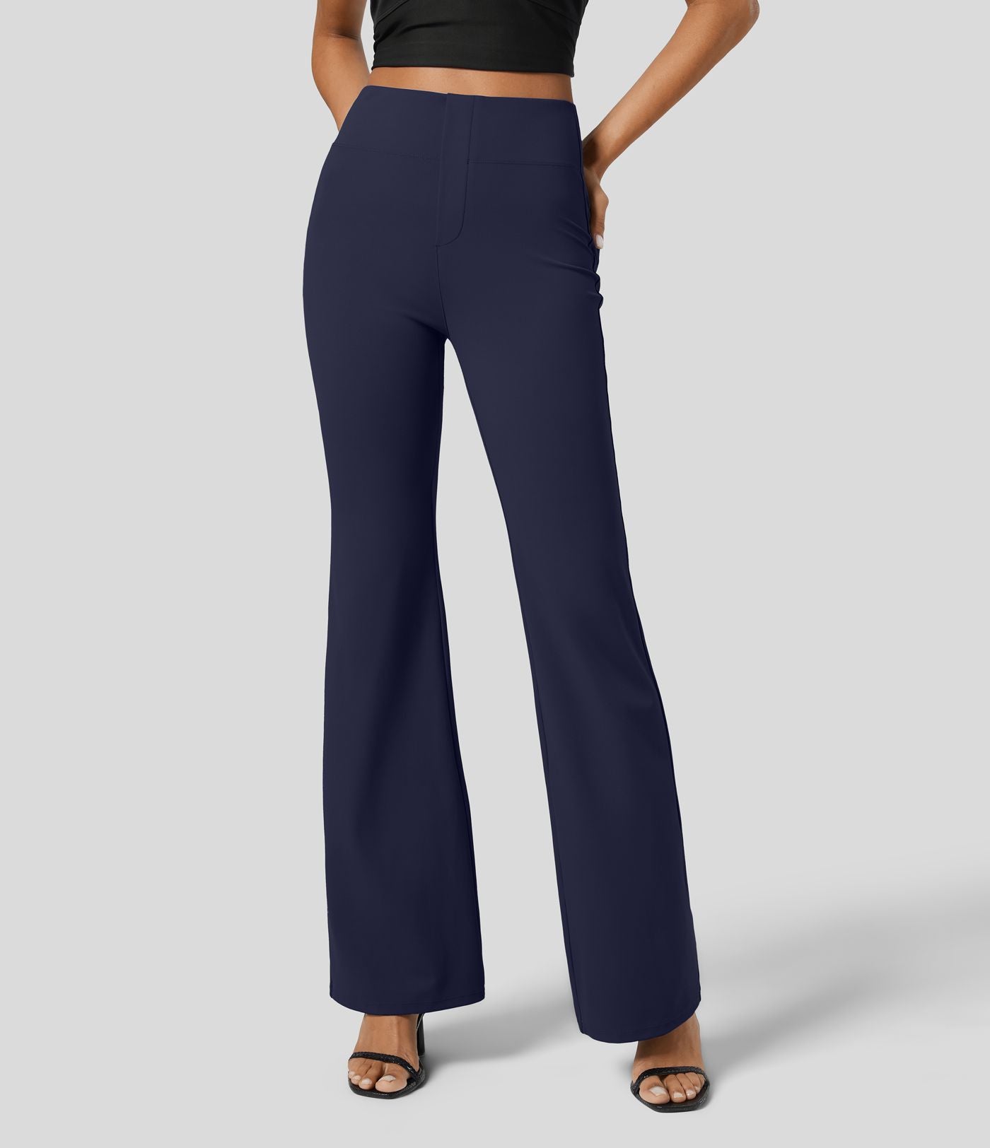 Pantalon tailleur légèrement évasé taille haute avec poches arrière Halara Flex™