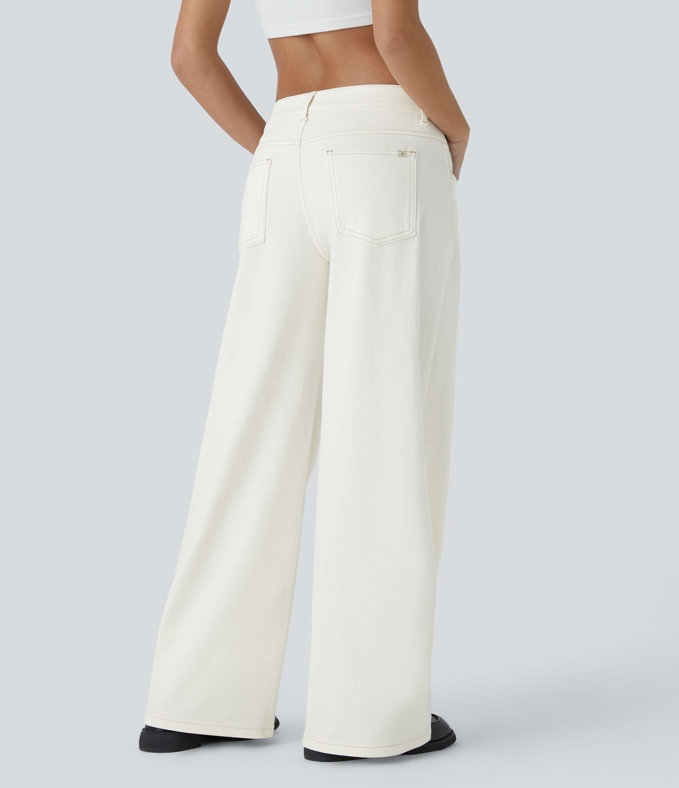 Halara Flex™ Jean large asymétrique taille basse avec bouton, fermeture éclair et poches multiples, délavé et extensible en maille