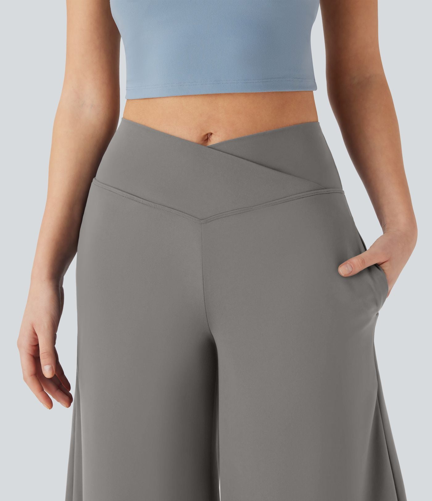 Pantacourt de yoga Cool Touch Softlyzero™ aérien à taille haute croisée, jambe large et poches
