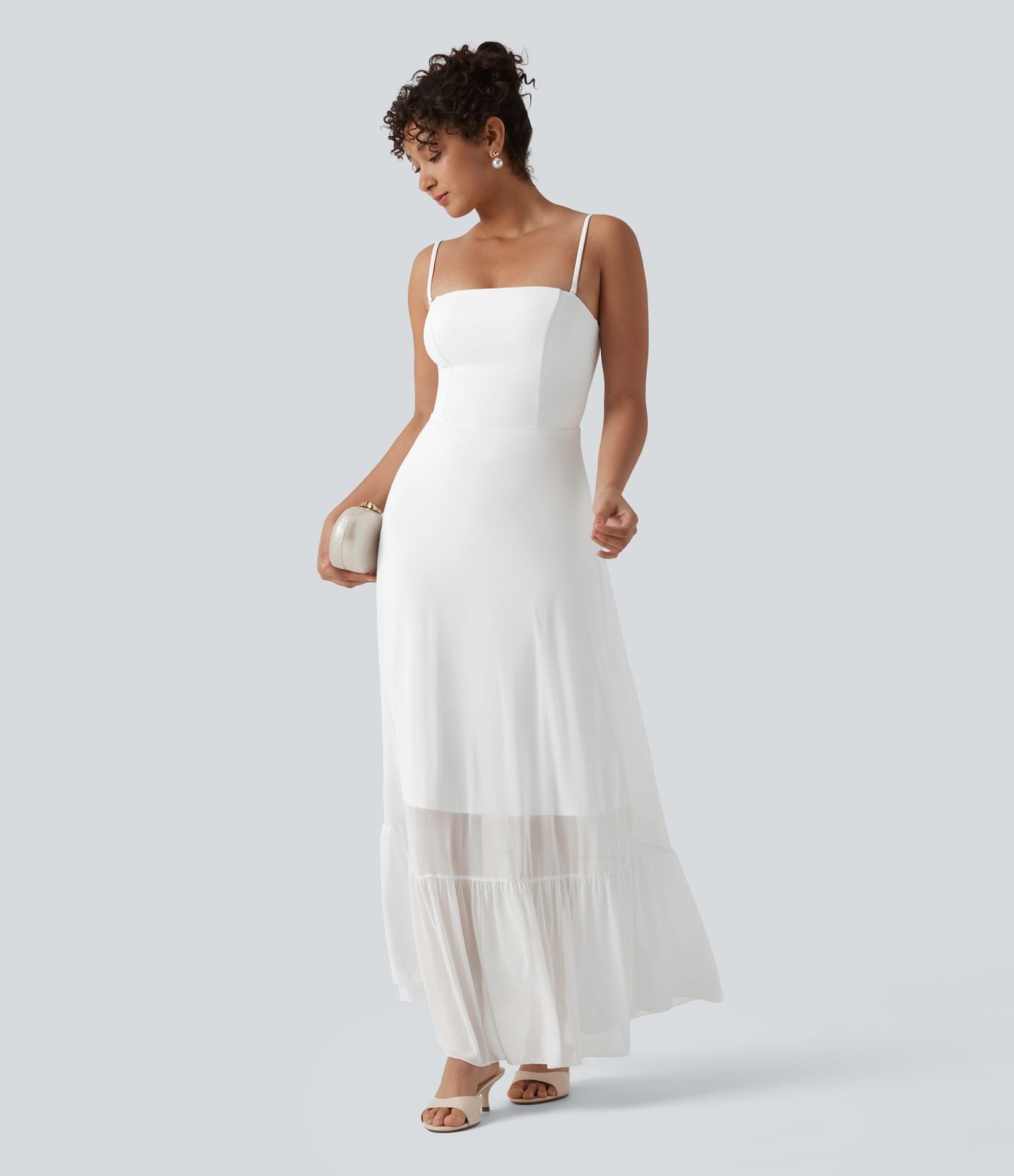 Robe longue fluide mesh contrastant avec volants à l'ourlet et coussinets fixes