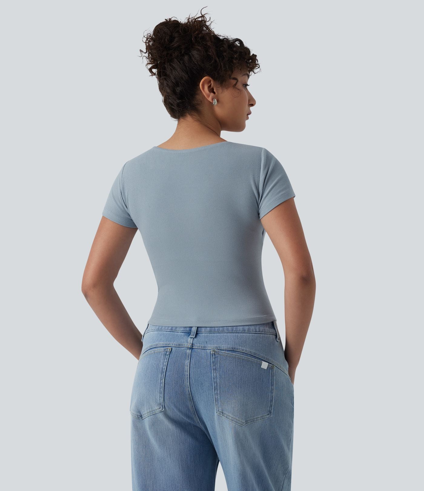 T-shirt casual en maille côtelée à manches courtes, col Queen Anne et soutien-gorge intégré