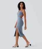 Robe midi laquée fendue, brassière intégrée, dos nu croisé