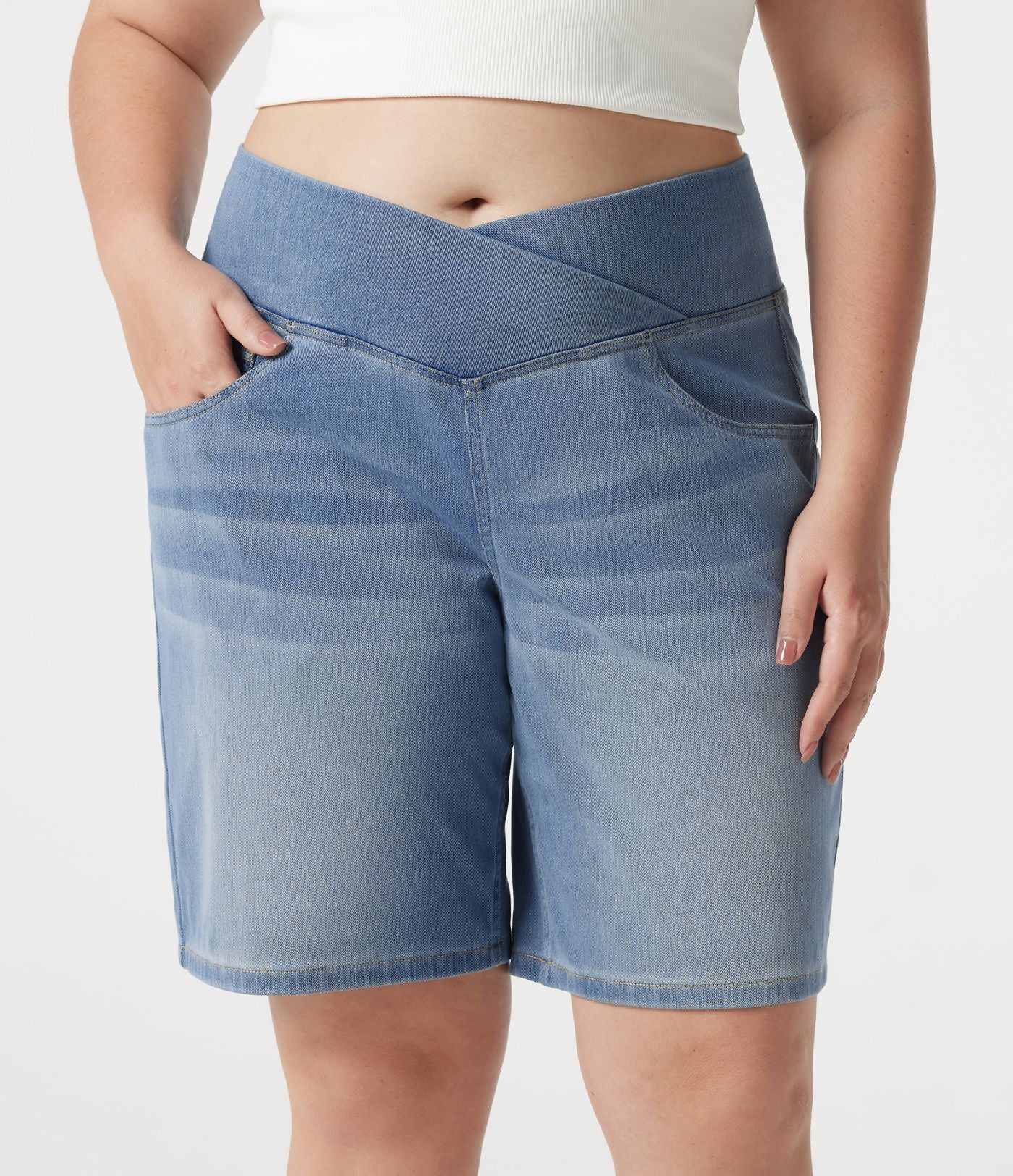 Short baggy grande taille en jean Halara Flex™ Denim taille haute croisée, effet ventre plat, avec poches