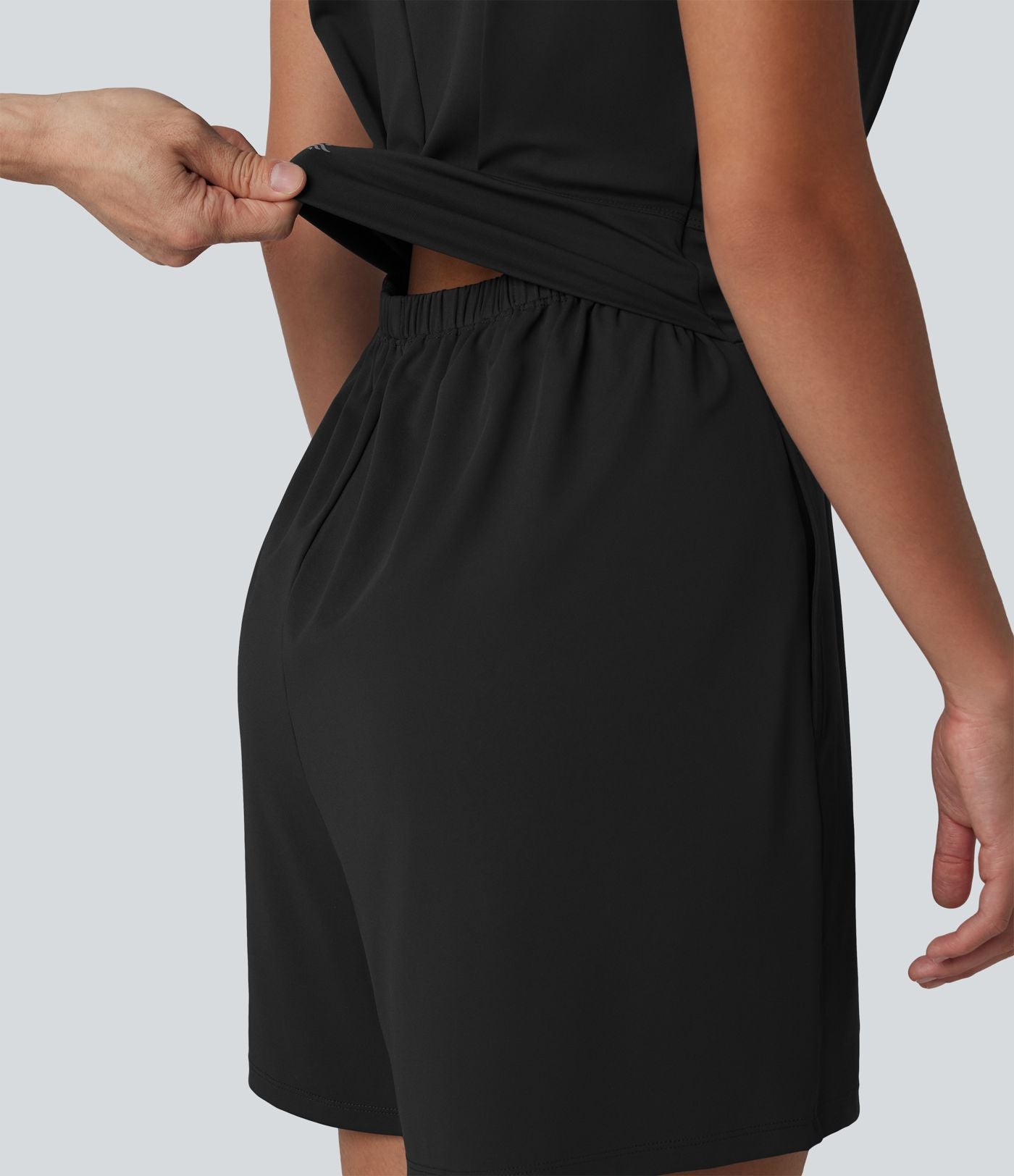 SoftlyZero™ QuickDry Combinaison-short yoga col rond sans manches avec découpe dos et poches — Easy Peasy