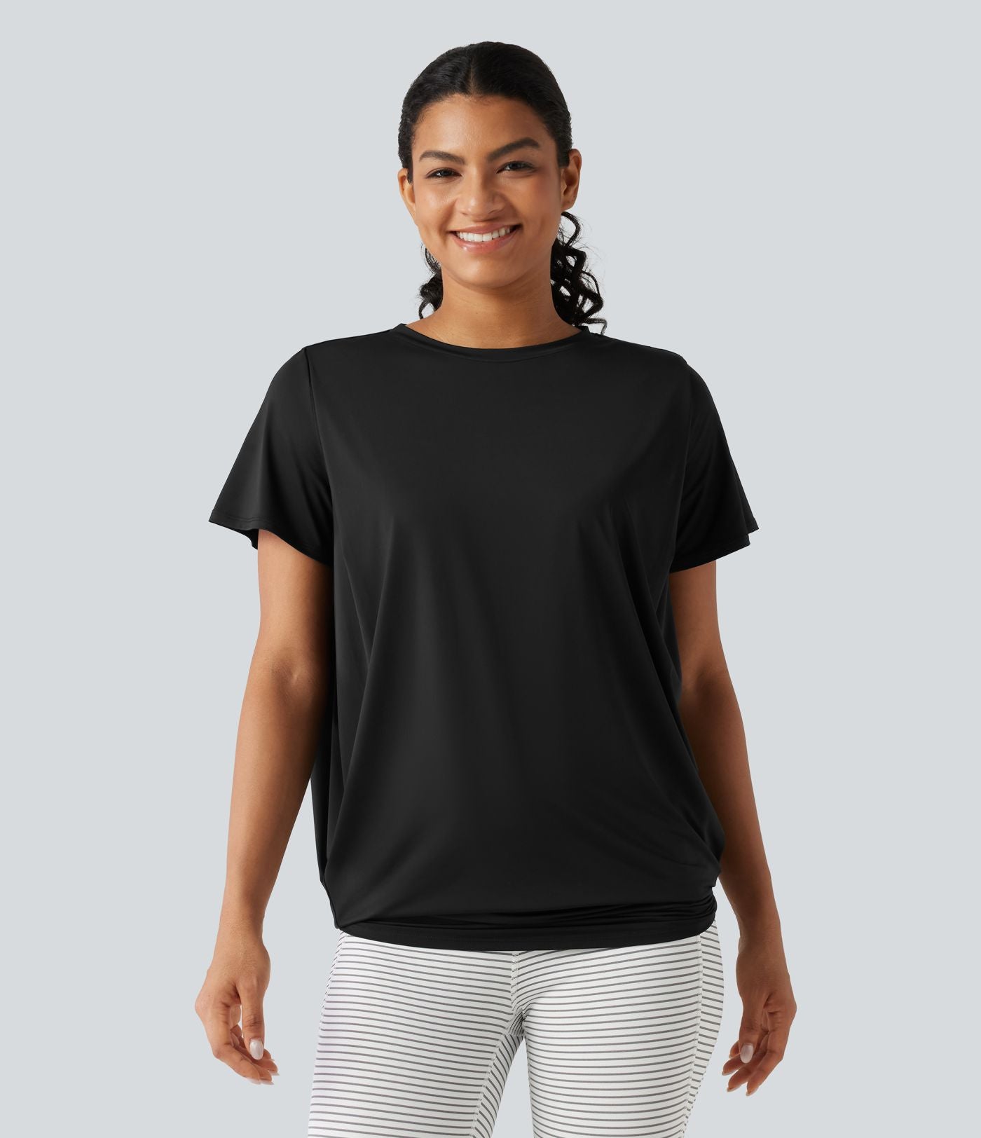Haut de yoga effet frais InstantCool longueur allongée à manches courtes, encolure arrondie, fronces et protection solaire UPF50+