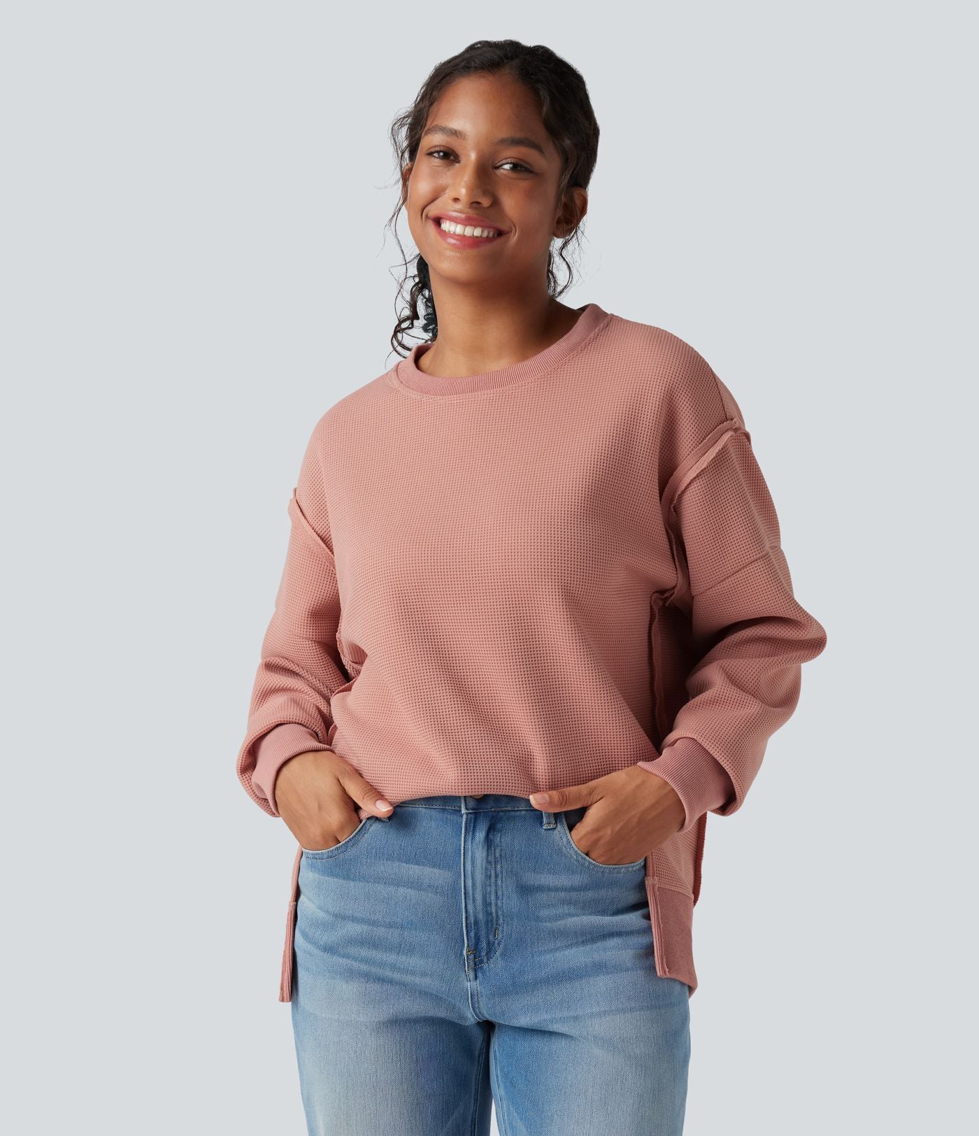 Sweat-shirt gaufré col rond ourlet fendu manches longues
