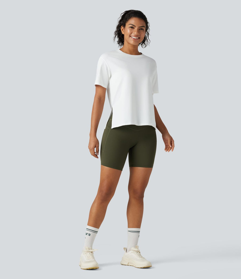 Haut de sport en coton col rond à manches courtes, ourlet fendu et coupe ample pour le yoga