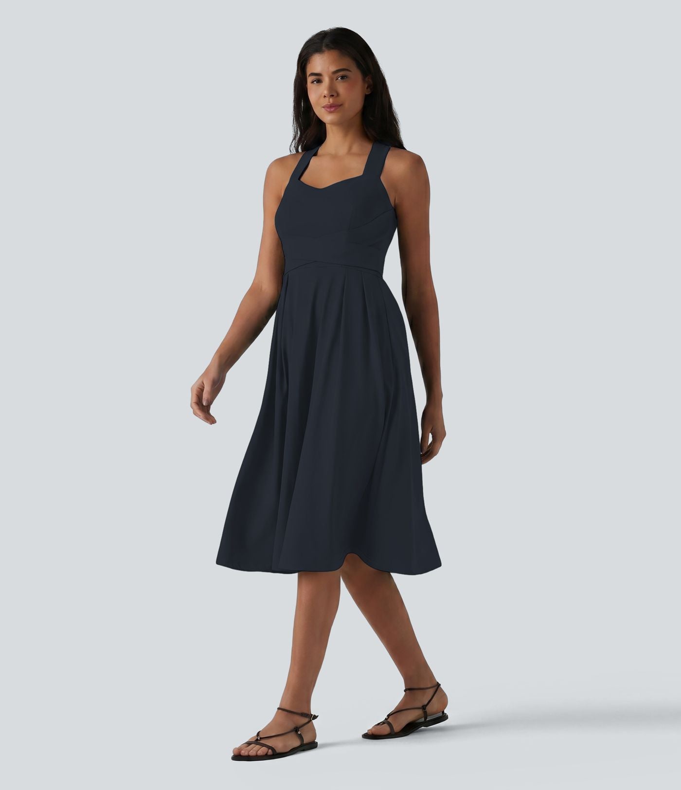 Robe midi fluide sans manches décolleté cœur avec bretelles croisées, nœud dans le dos et poches
