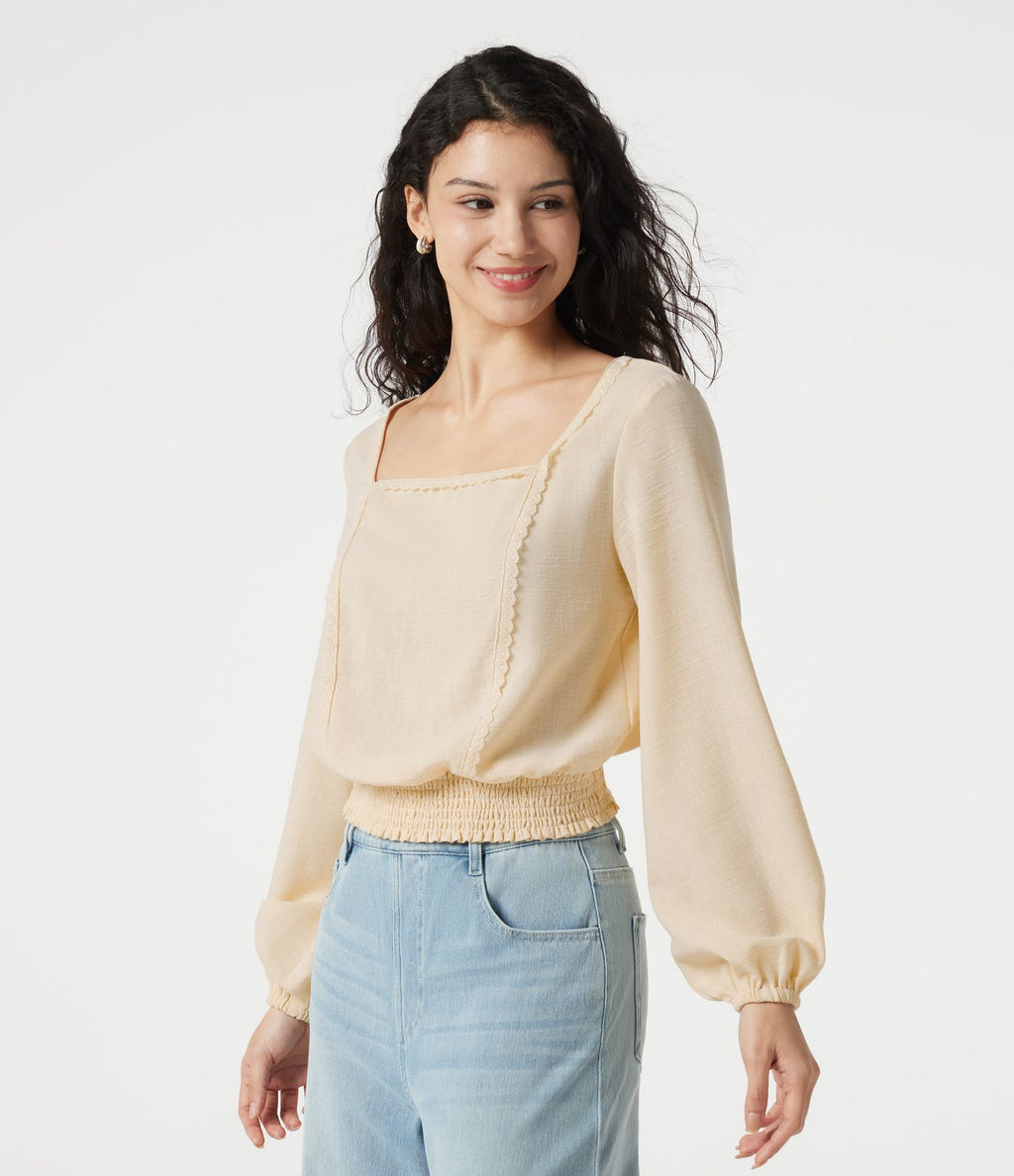 Blouse casual effet lin à col carré, manches bouffantes, lien au dos, empiècement en dentelle et détails froncés