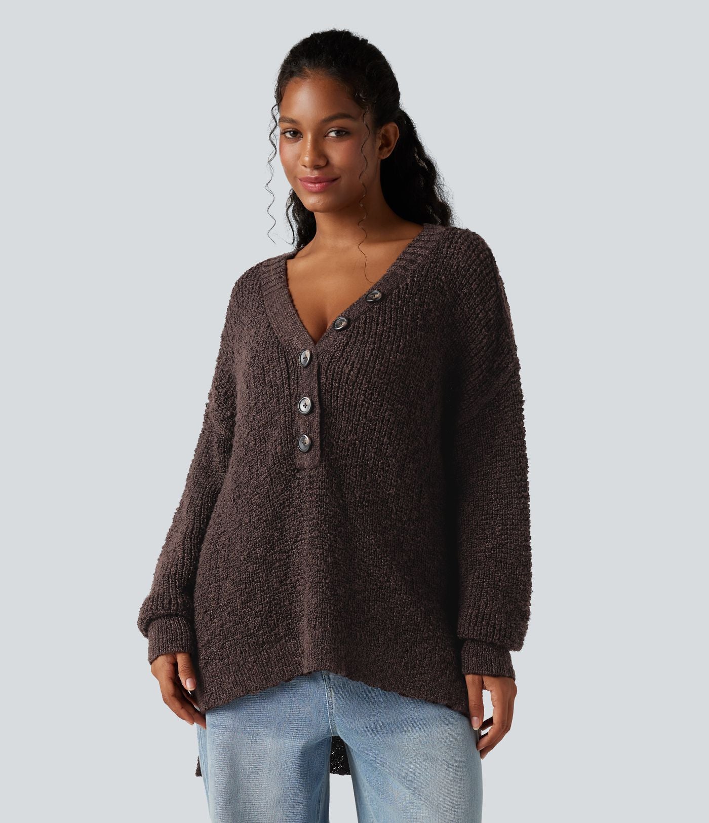 Pull décontracté à décolleté en V, manches longues et ourlet asymétrique