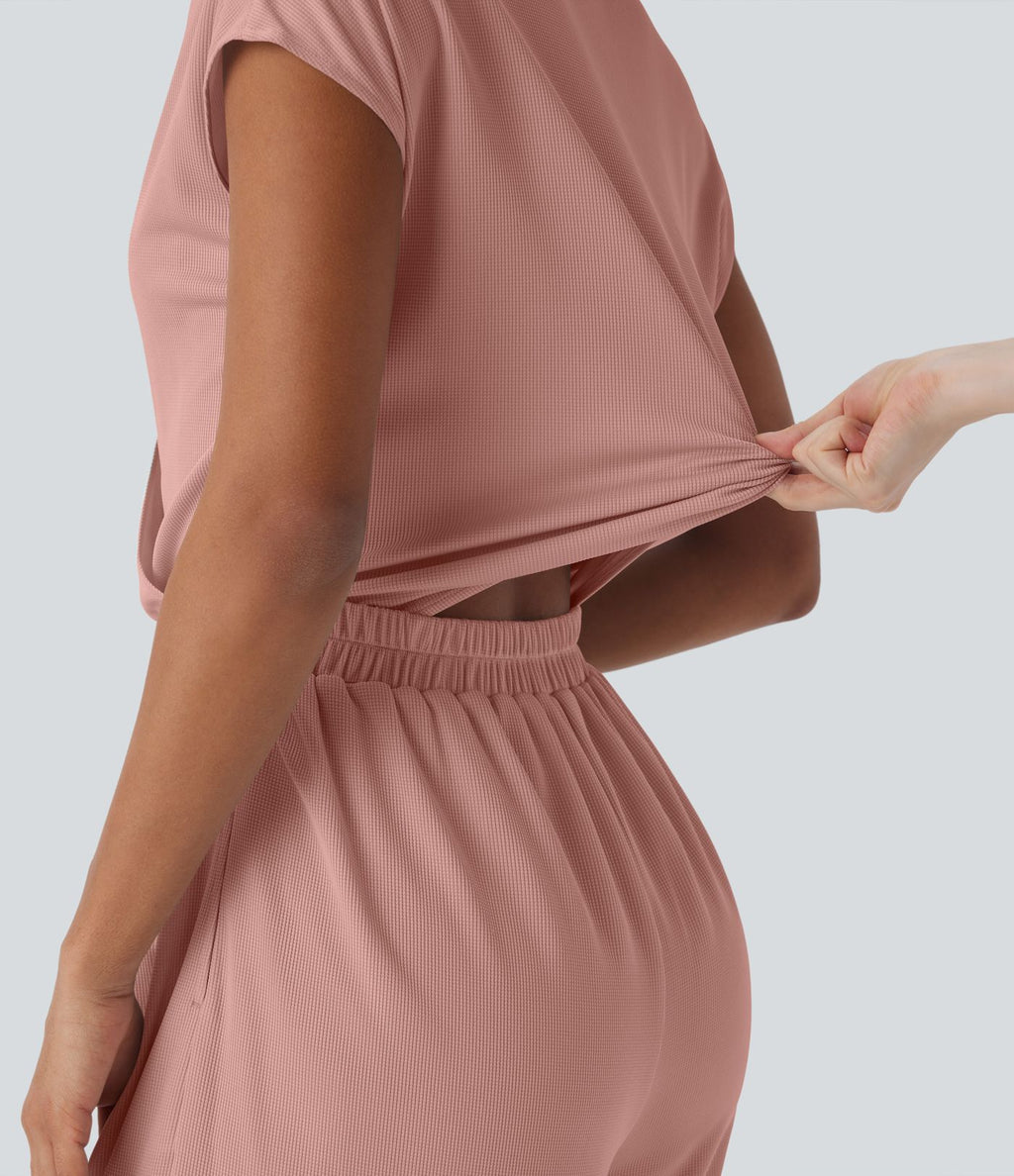 Combinaison fluide en tissu gaufré, col V, manches courtes, jambes larges et poches latérales - Easy Peasy Edition