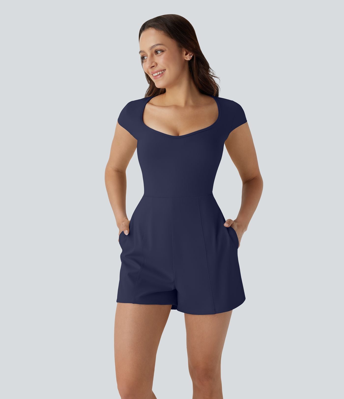 Combinaison de yoga Softlyzero™ Airy avec col U, manches courtes et poches latérales - Édition Easy Peasy