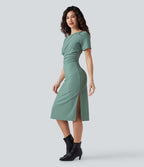 Robe tailleur mi-longue moulante manches courtes froncée