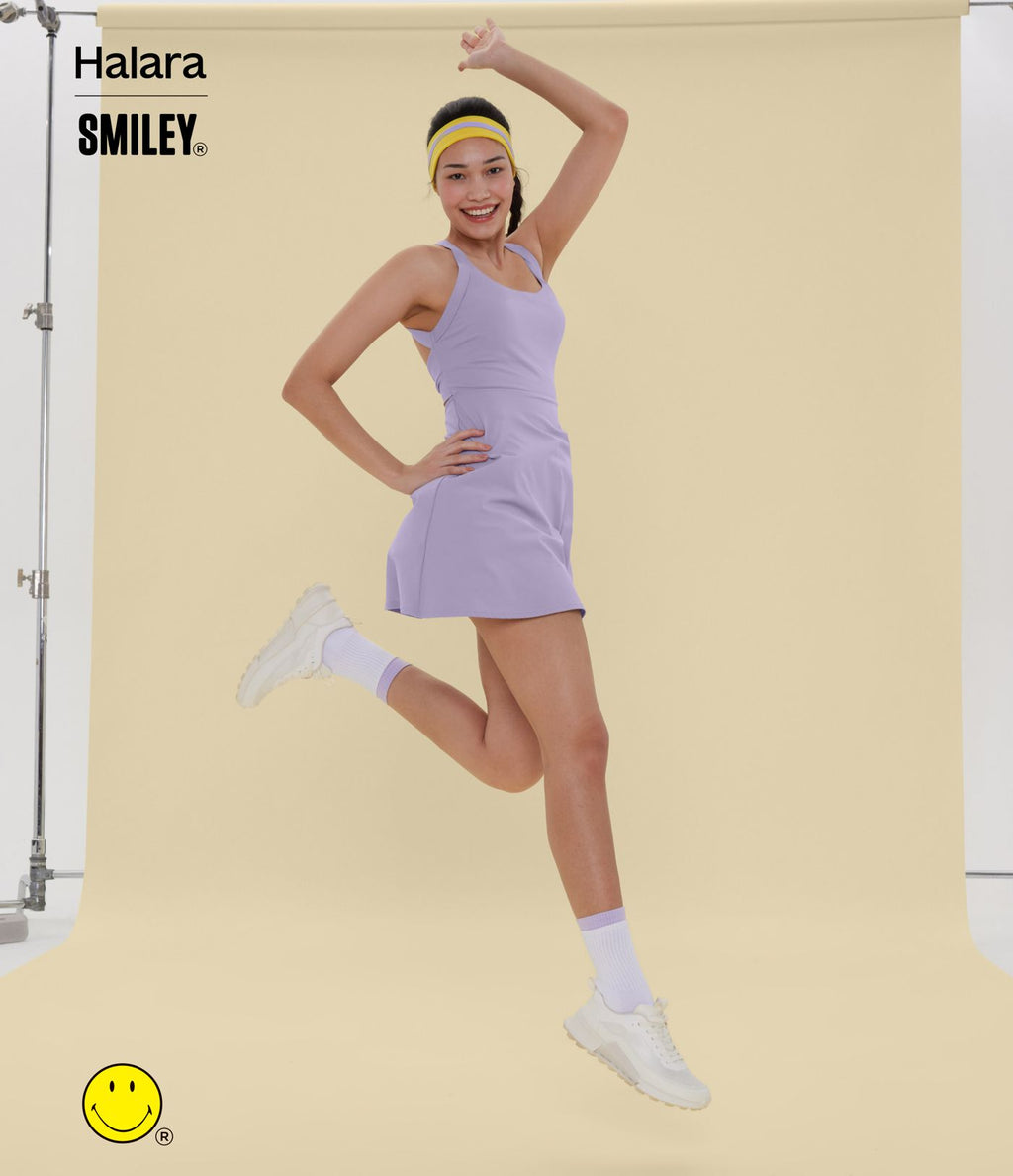 Robe sport évasée dos ouvert torsadé Halara X Smiley® SoftlyZero™ Airy avec poches – Longueur allongée – Édition Easy Peasy – Bonnets A à D