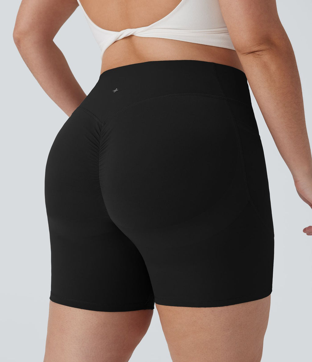 Short cycliste 17,5 cm d'entraînement gainant galbant taille haute grande taille avec effet scrunch et poches Halara UltraSculpt™