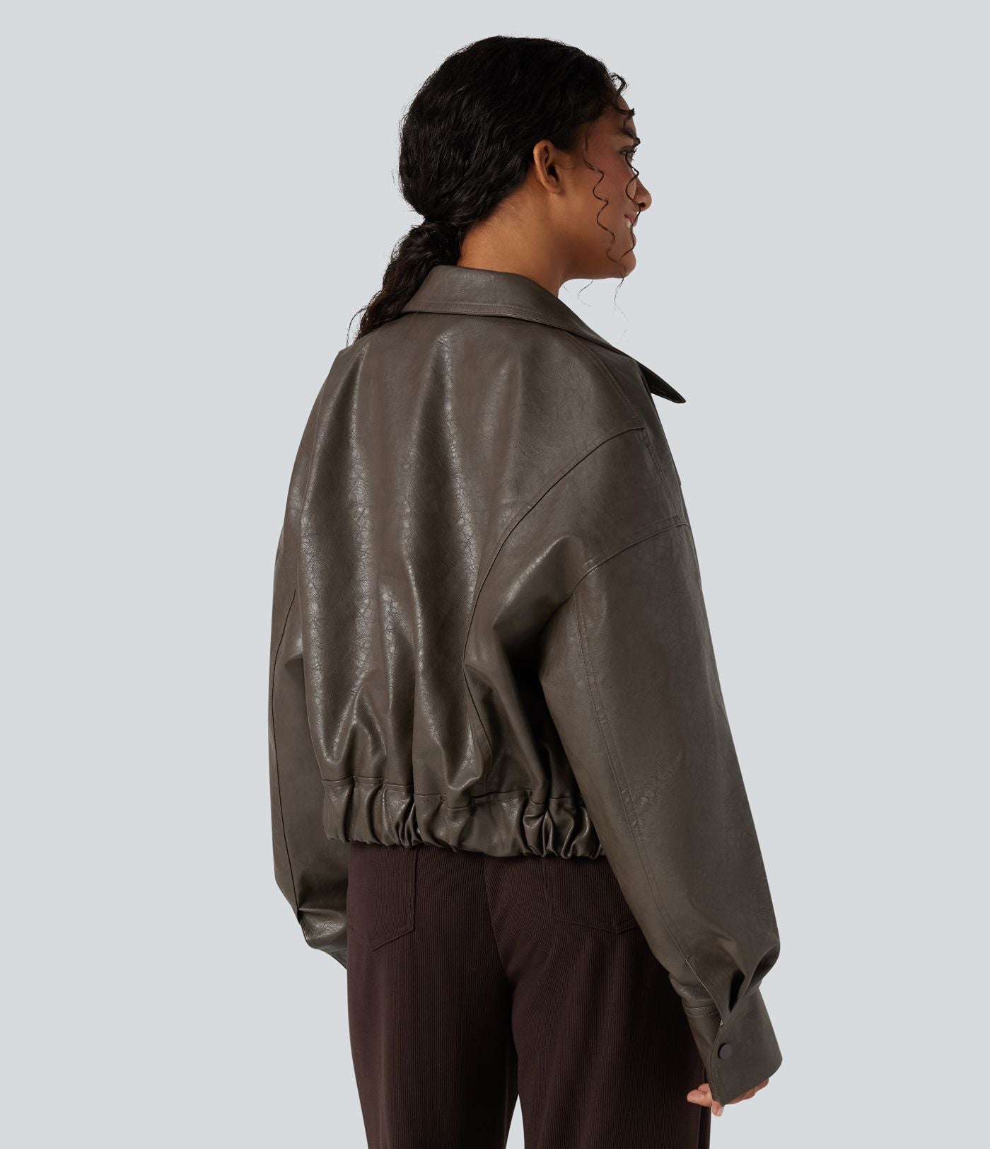 Veste décontractée en tissu enduit à fermeture éclair et manches longues avec poches