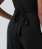Combinaison tailleur plissée croisée col V à manches courtes avec lien noué et poches — Easy Peasy