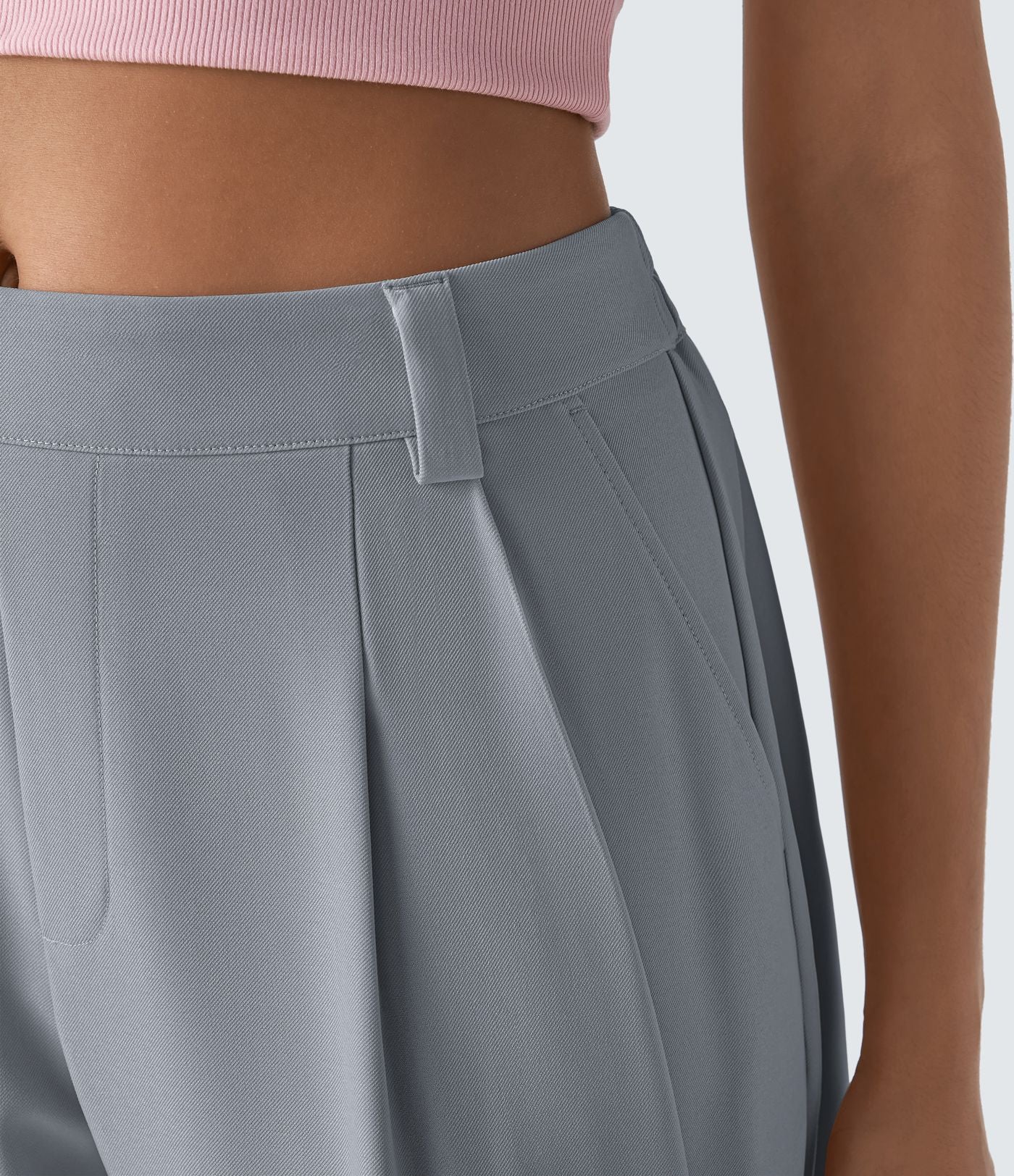 Pantalon tailleur ample, taille moyenne, coupe barrel, à poches