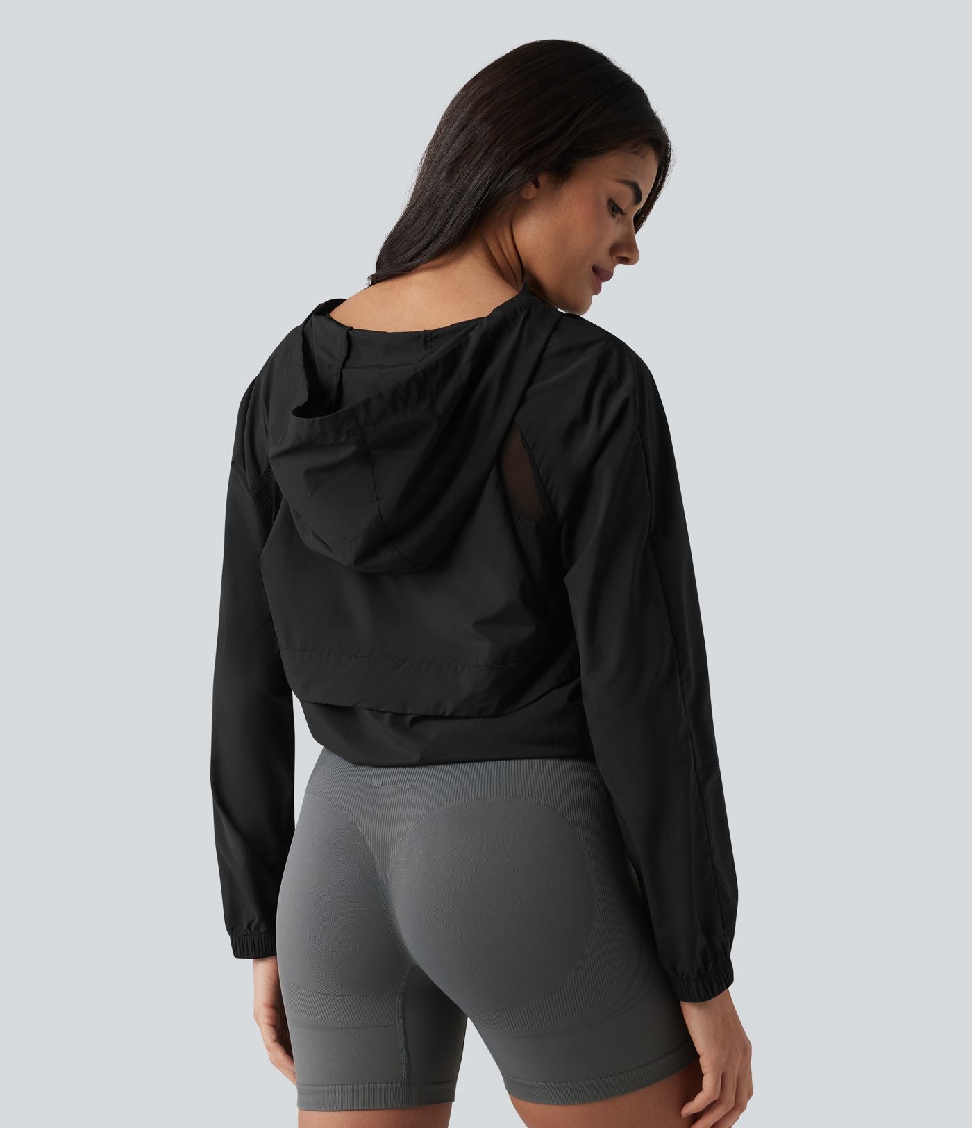 Veste de course à capuche à manches longues avec empiècements en mesh contrasté et poches – Protection UPF 50+