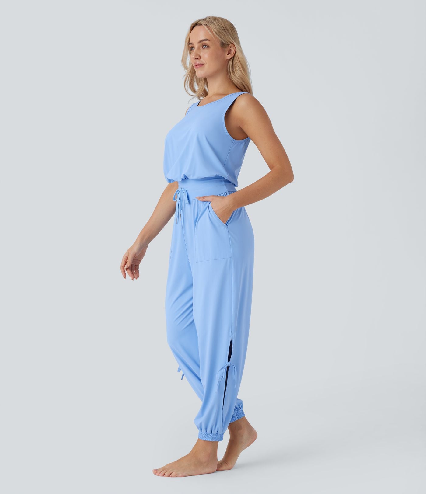 Combinaison de yoga col bateau sans manches dos nu avec découpes et poches latérales à cordon de serrage effet frais InstantCool, protection solaire UPF50+
