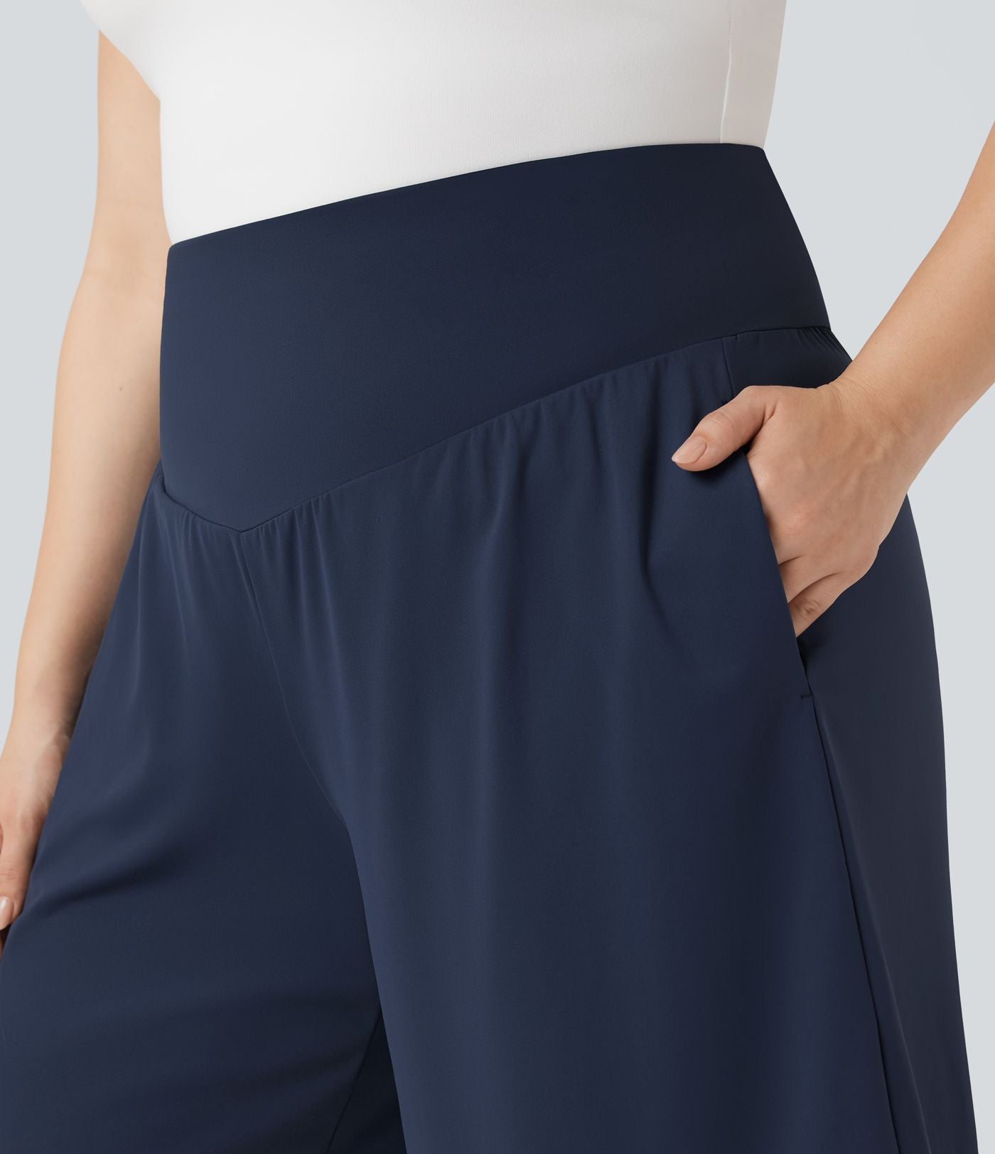 Bermuda de yoga grande taille SoftlyZero™ Airy taille haute effet frais InstantCool avec poches