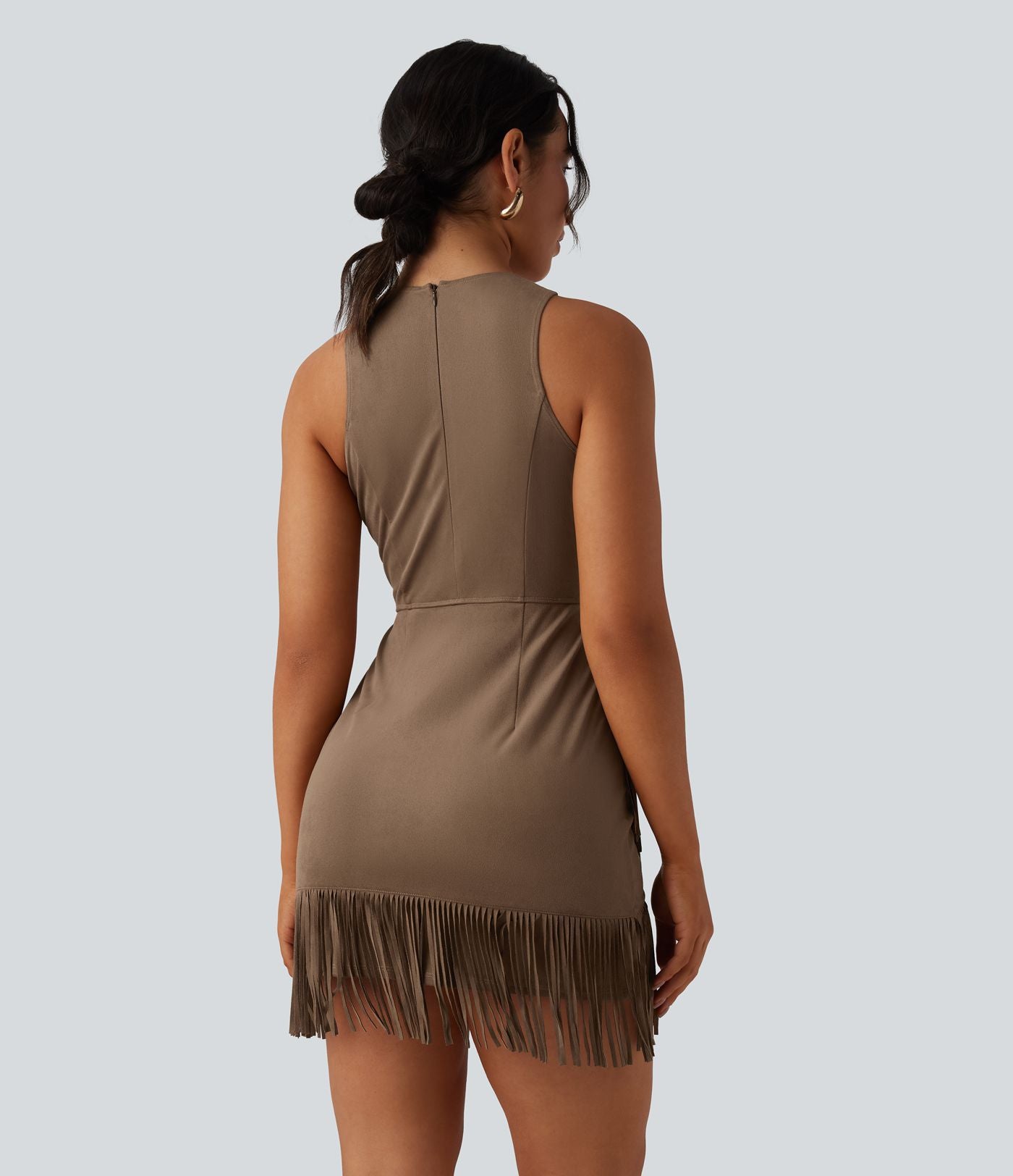 Robe mini moulante en suédine col rond sans manches avec franges